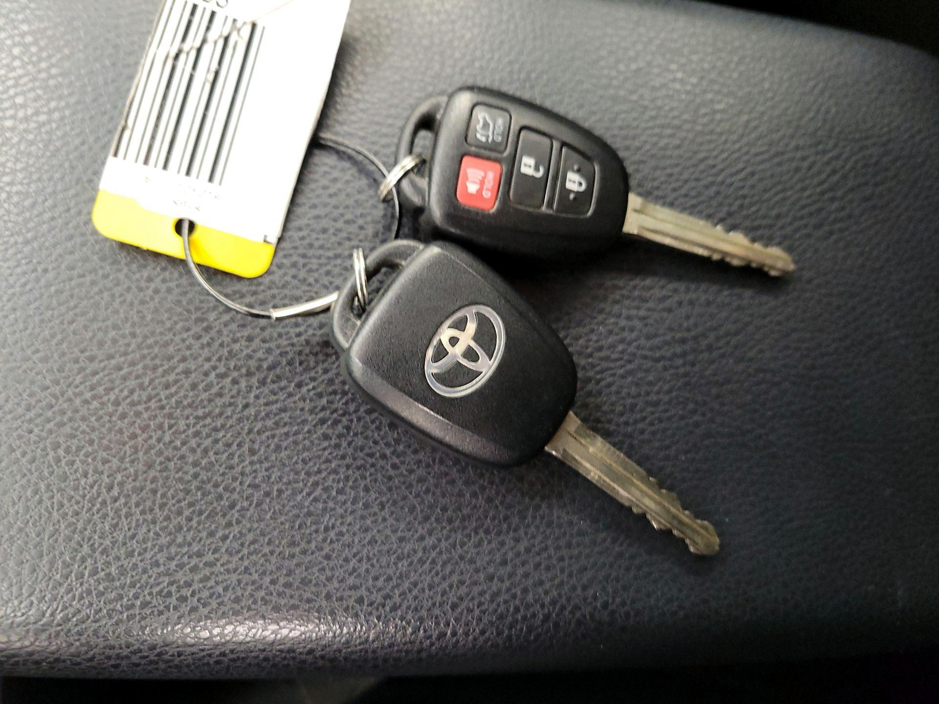Thumbnail: 2016 Toyota RAV4 - 18