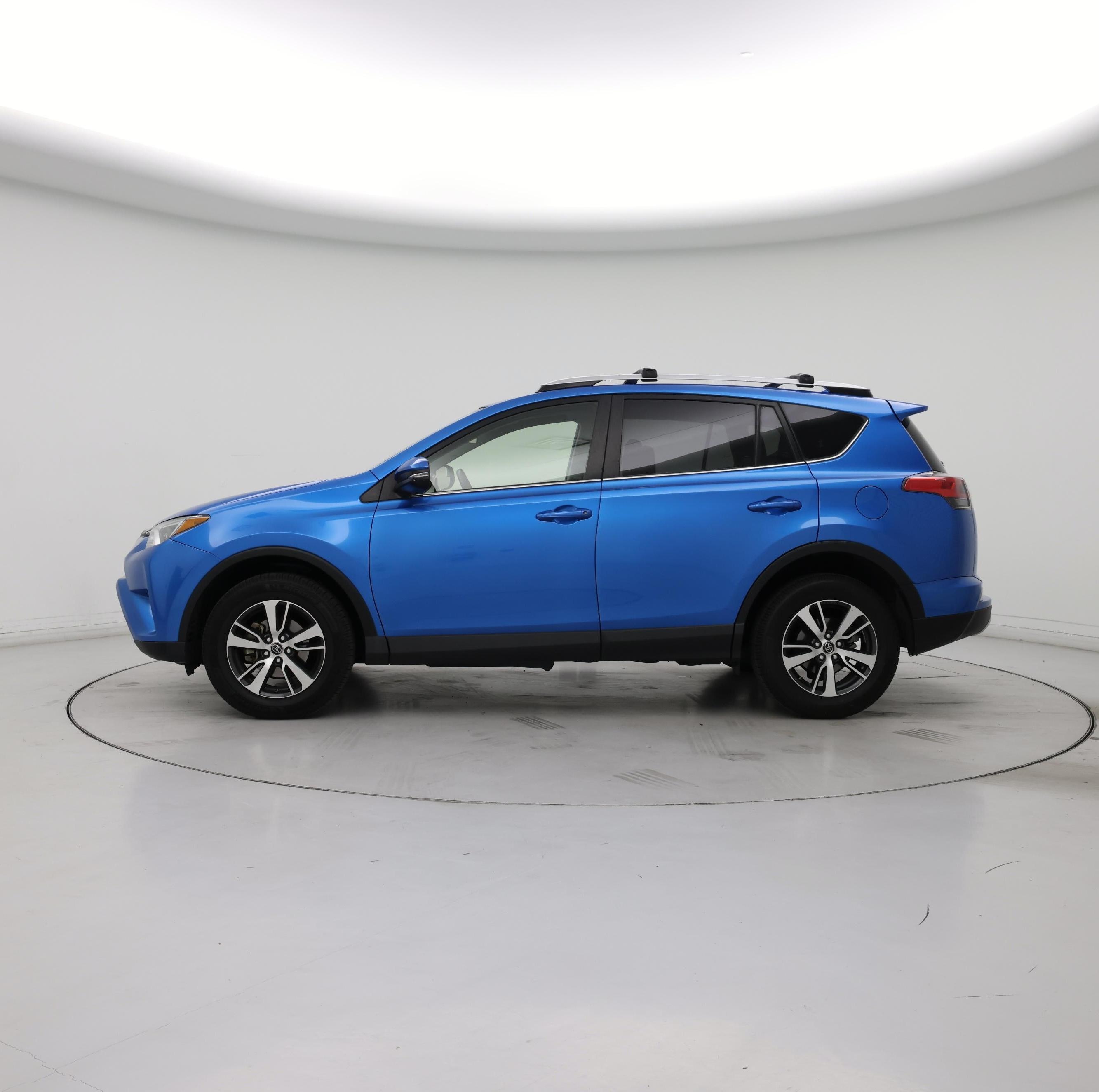 Thumbnail: 2016 Toyota RAV4 - 3