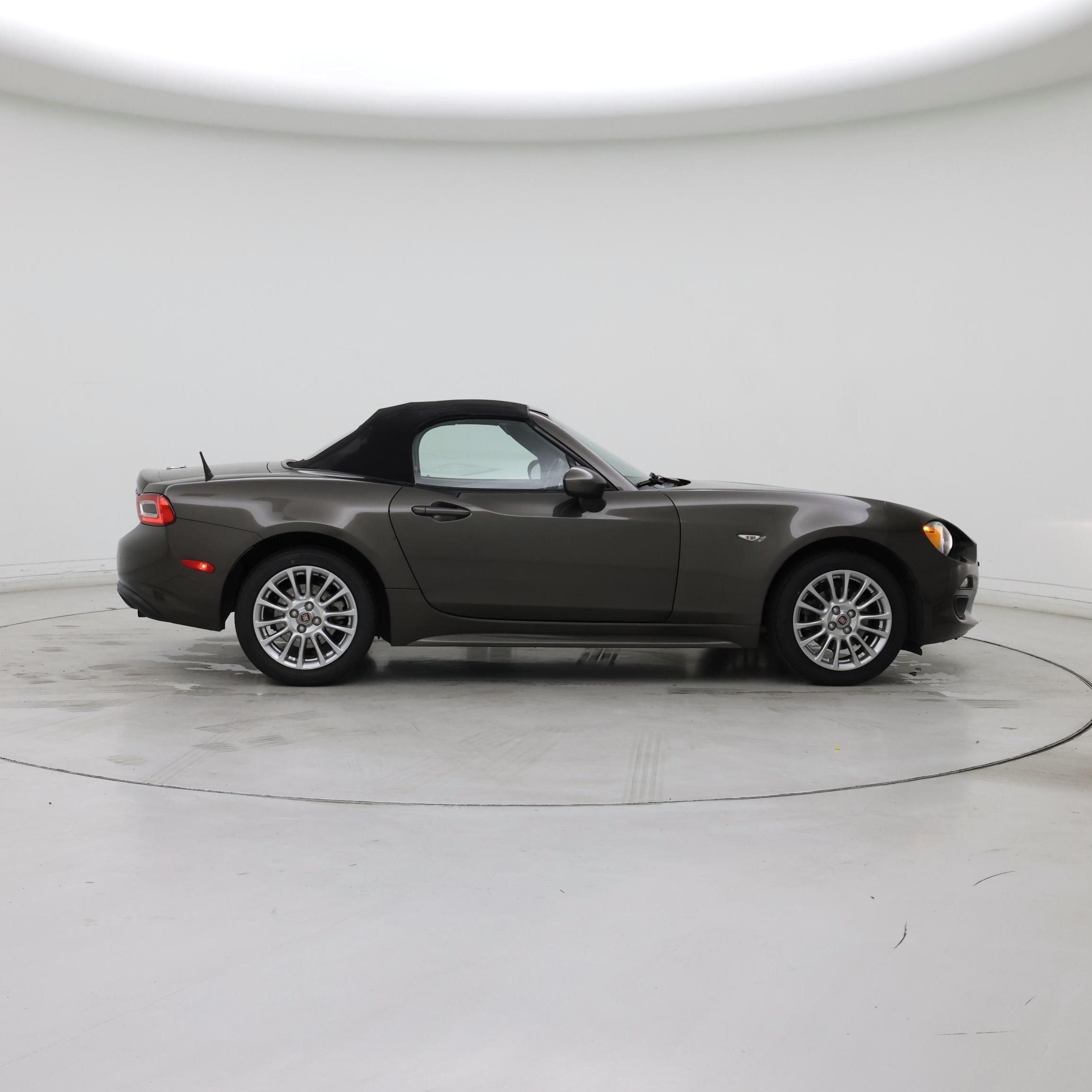 Thumbnail: 2017 Fiat 124 Spider - 7