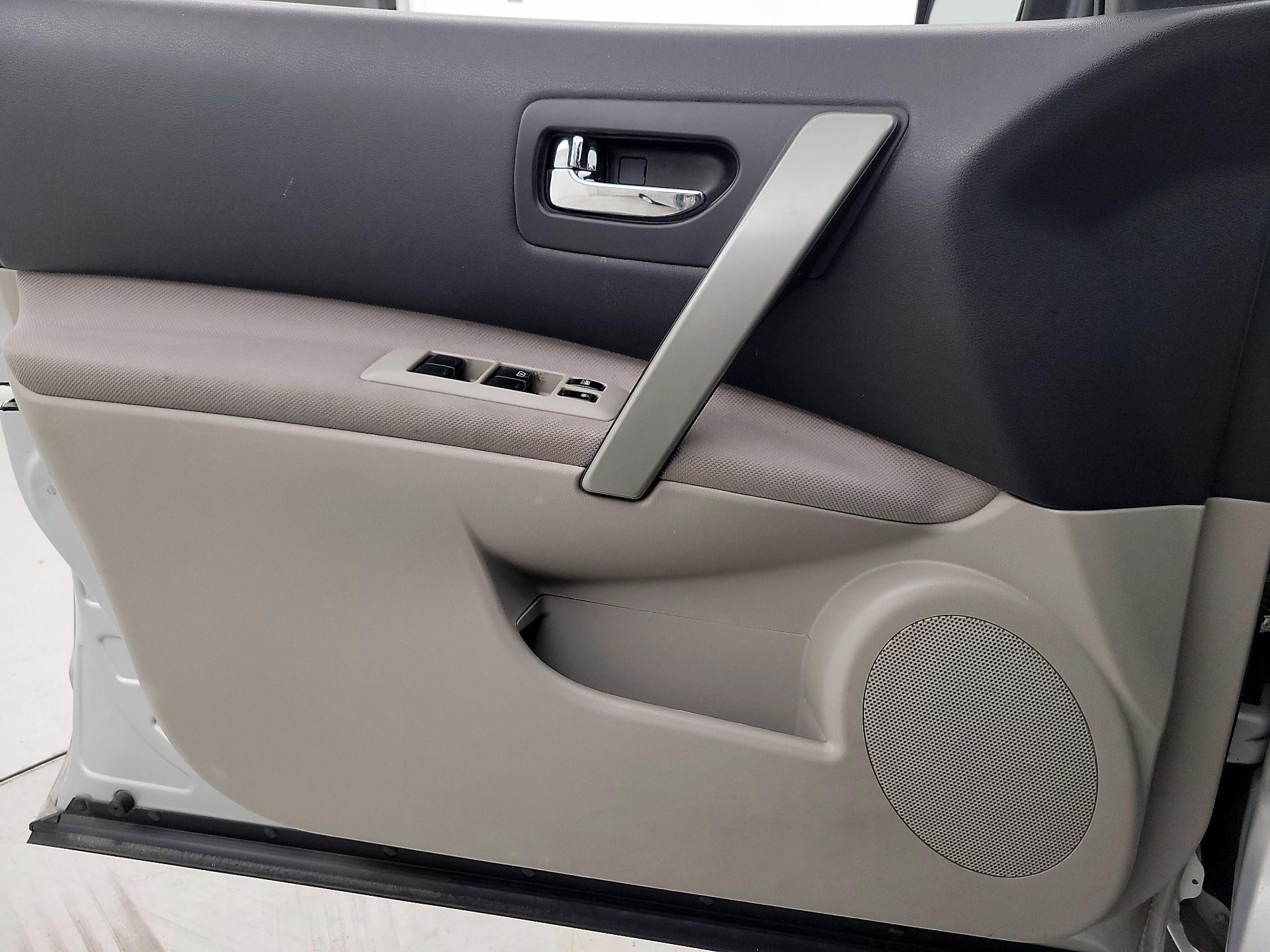 Thumbnail: 2014 Nissan Rogue - 12