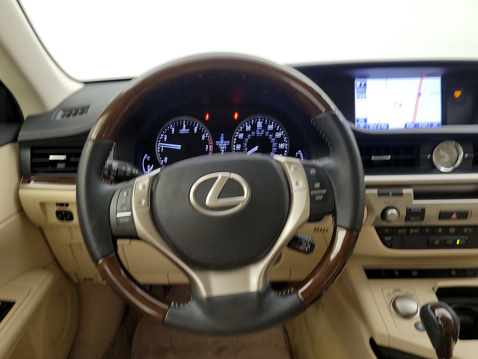 Thumbnail: 2014 Lexus ES - 10