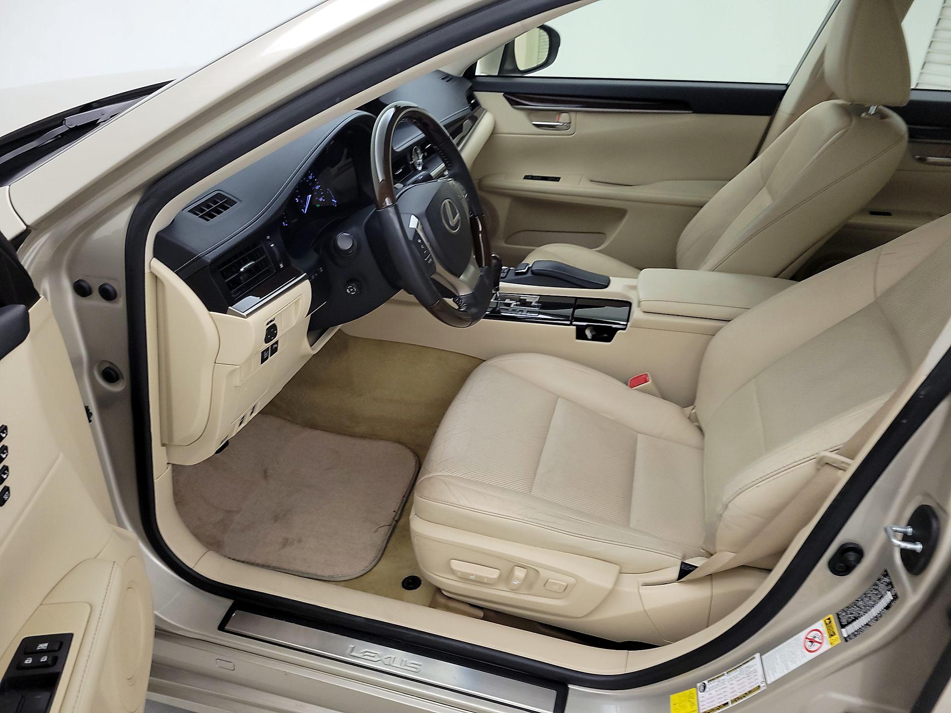 Thumbnail: 2014 Lexus ES - 11