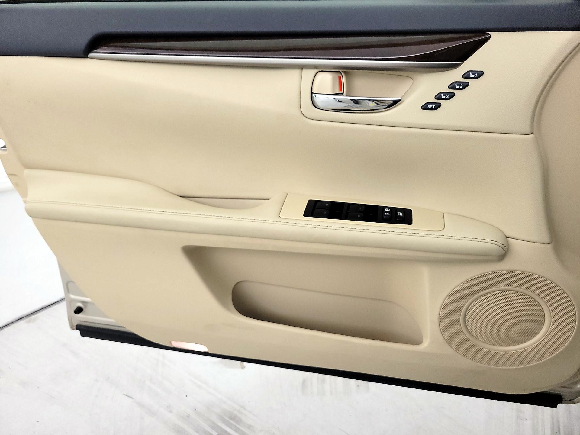 Thumbnail: 2014 Lexus ES - 12