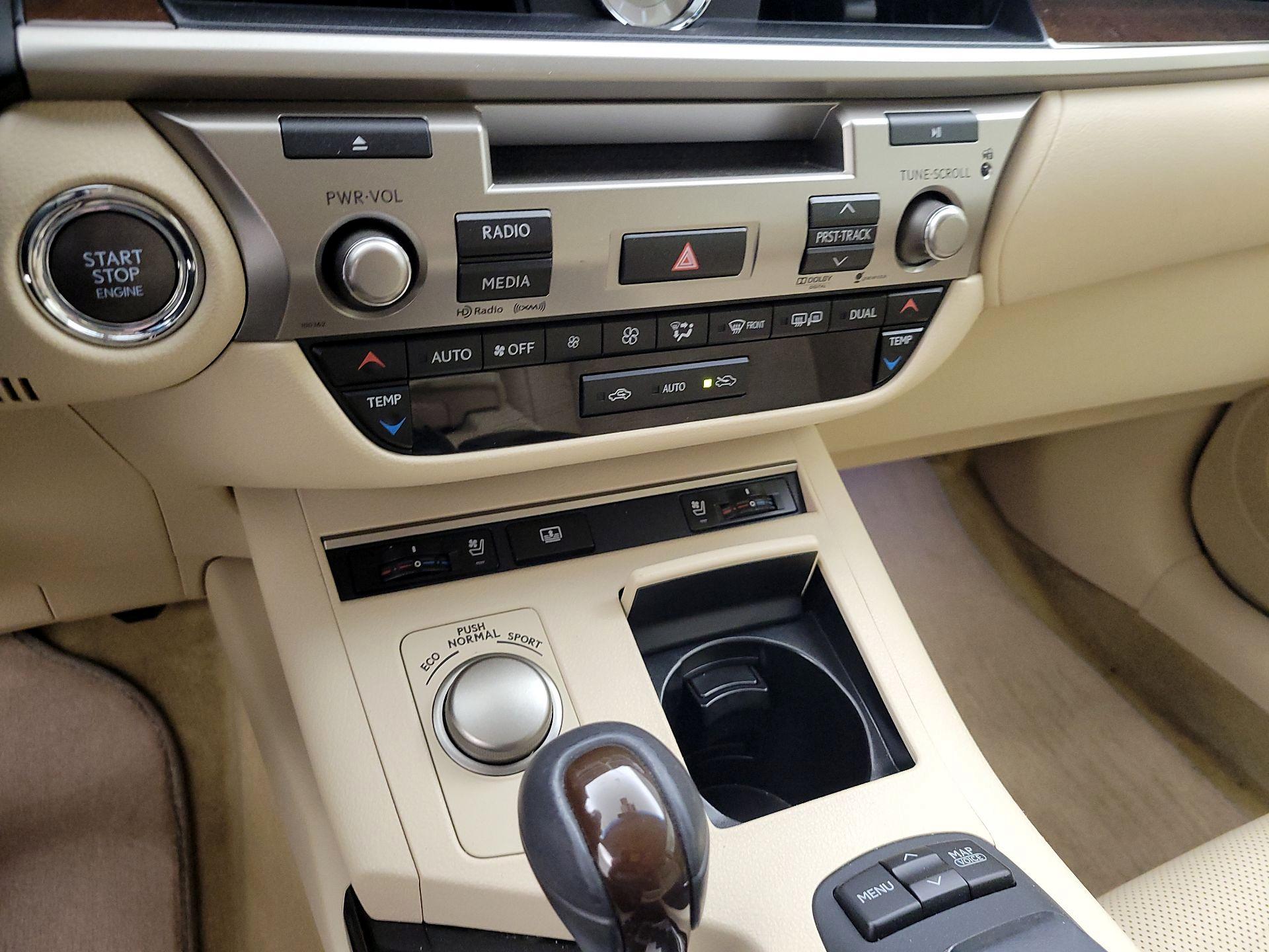 Thumbnail: 2014 Lexus ES - 14