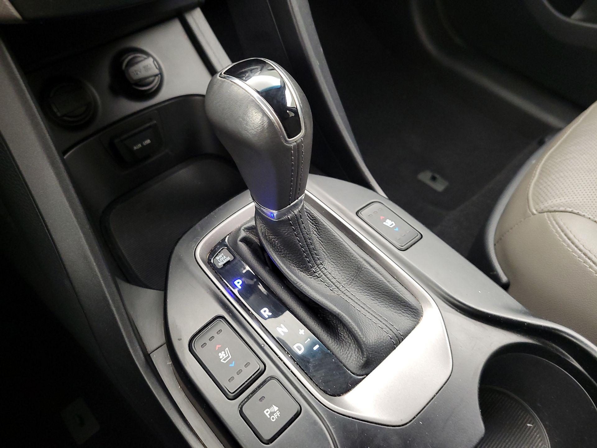 Thumbnail: 2015 Hyundai Santa Fe - 17