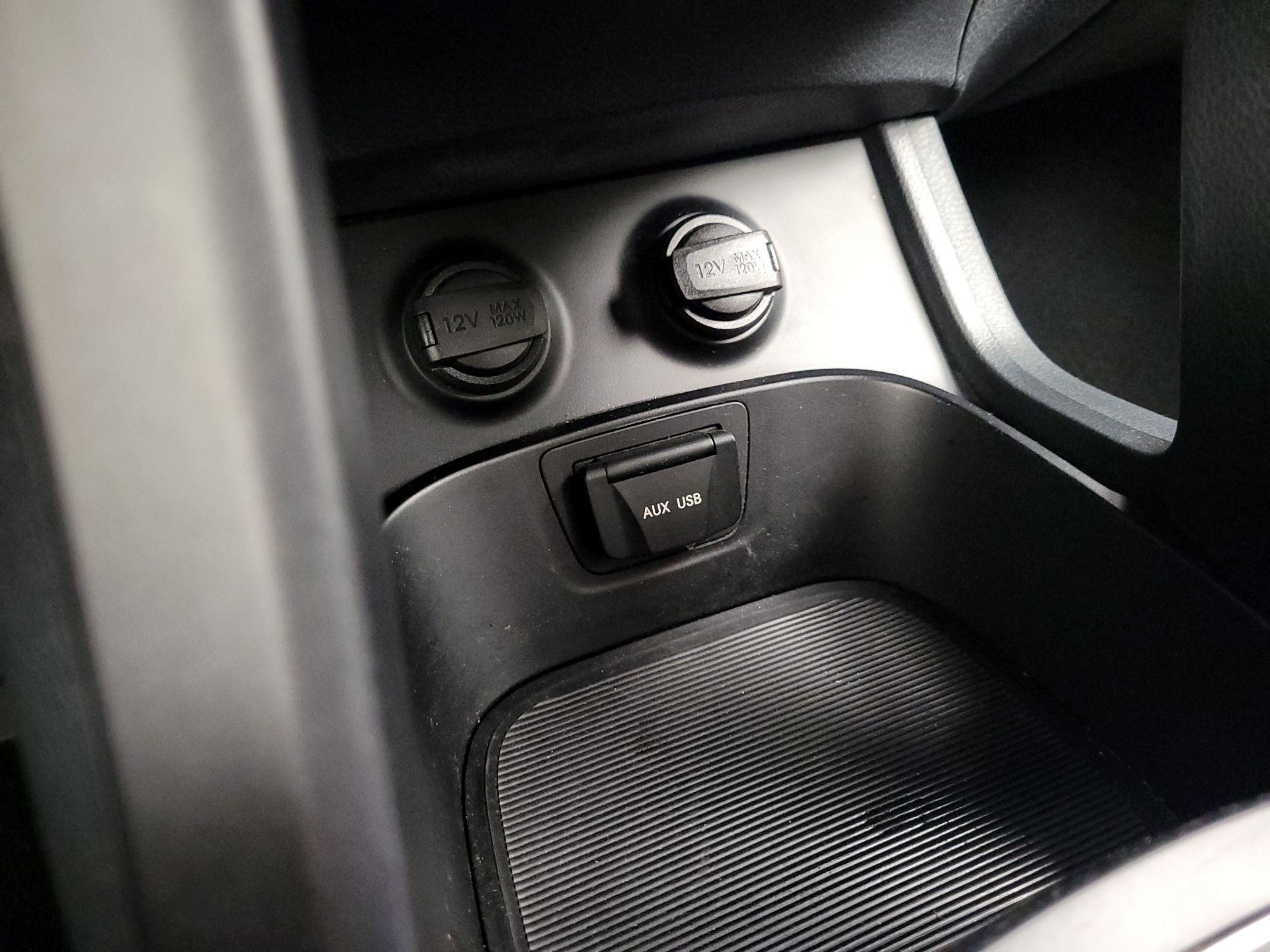 Thumbnail: 2015 Hyundai Santa Fe - 18