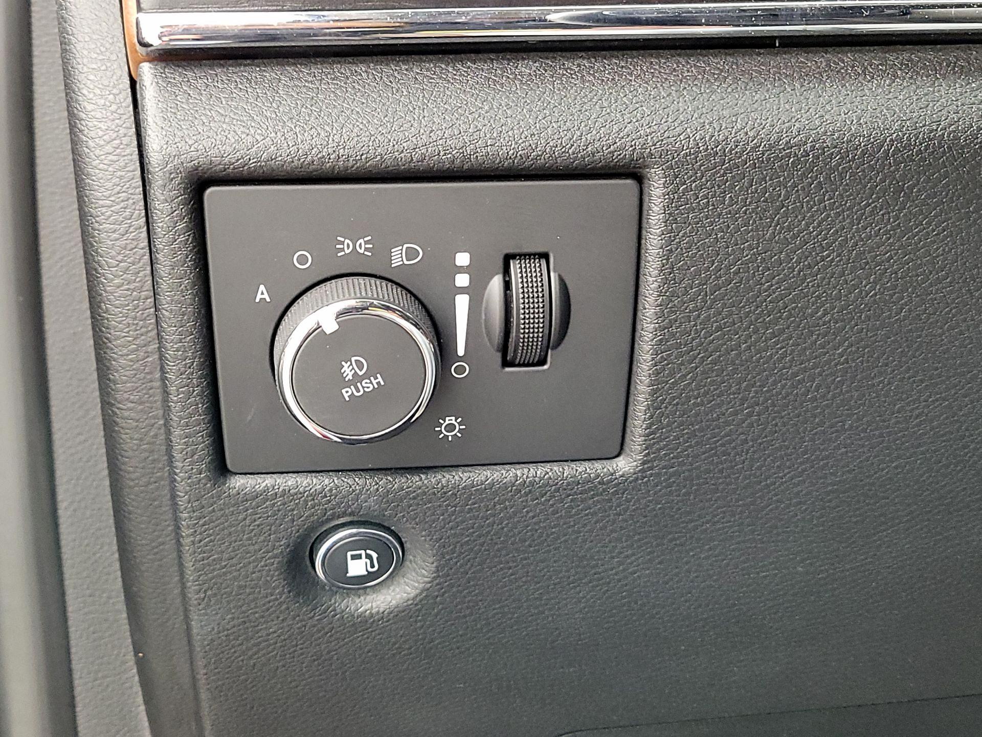 Thumbnail: 2016 Jeep Grand Cherokee - 13