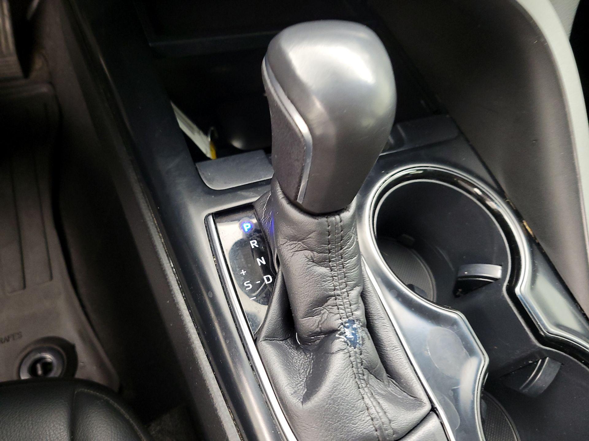 Thumbnail: 2020 Toyota Camry - 15