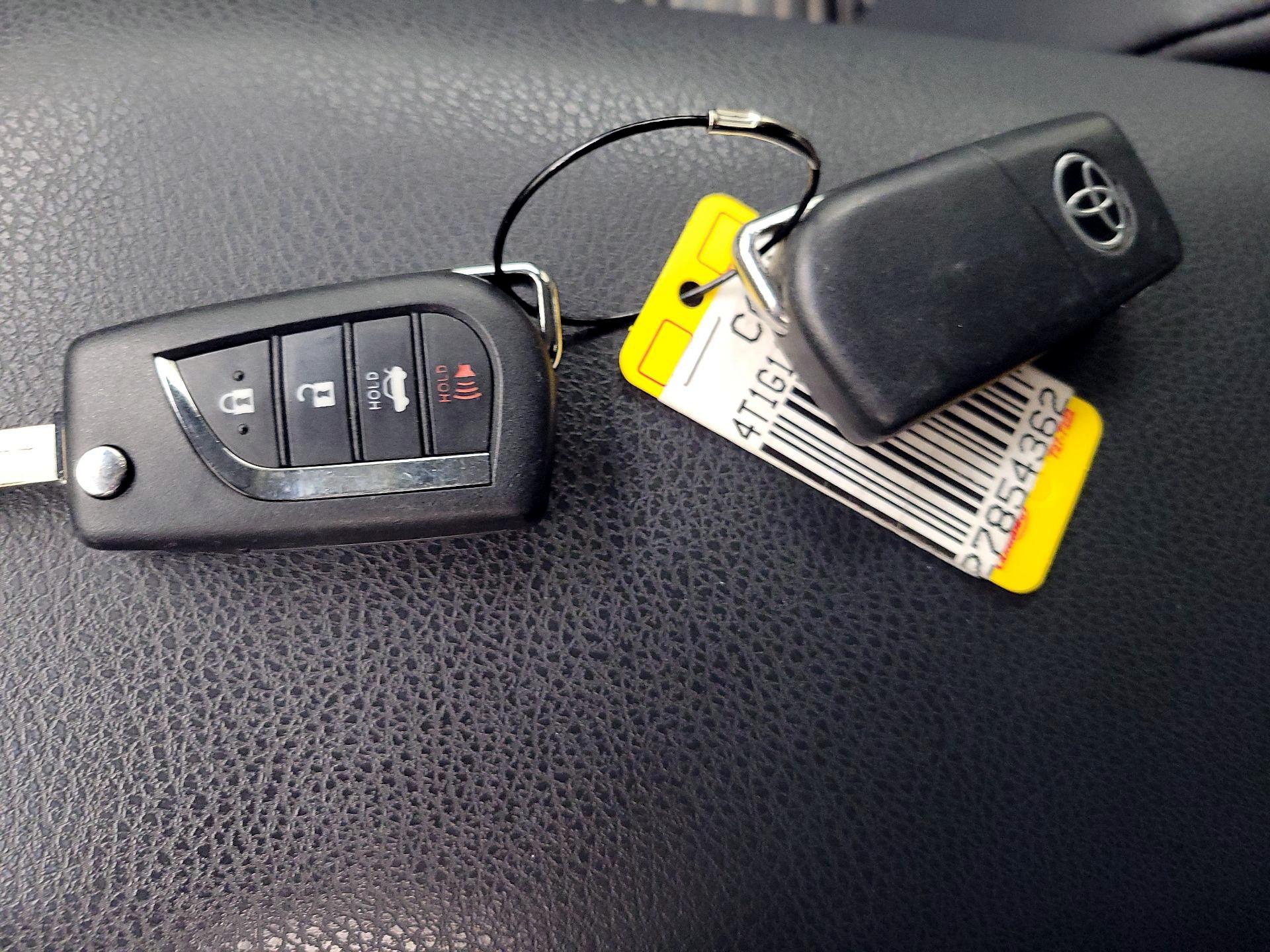 Thumbnail: 2020 Toyota Camry - 18