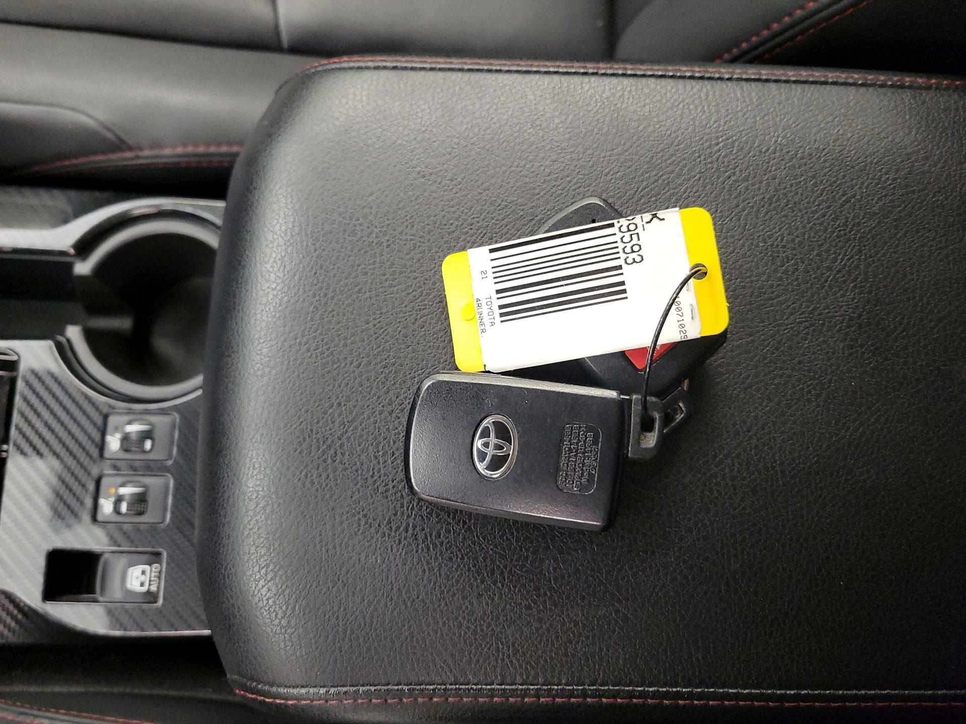 Thumbnail: 2021 Toyota 4Runner - 18