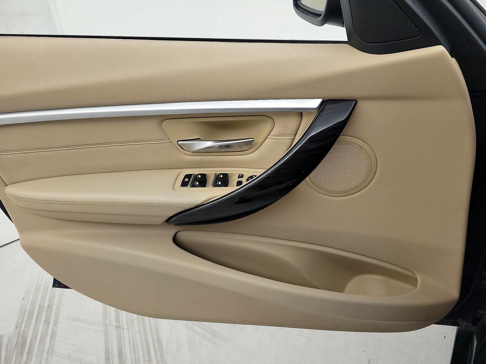 Thumbnail: 2016 BMW 3 Series - 12