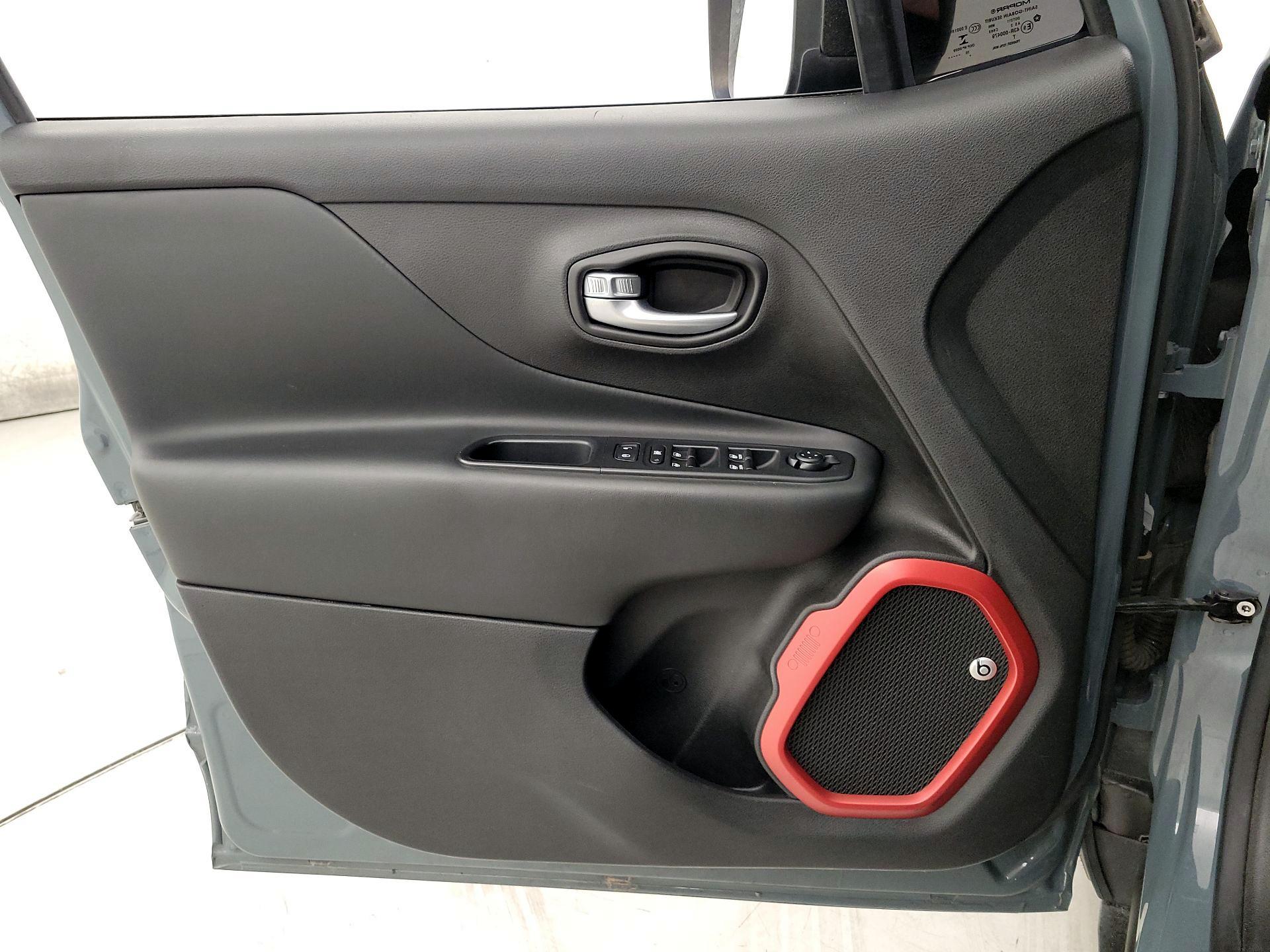 Thumbnail: 2016 Jeep Renegade - 12