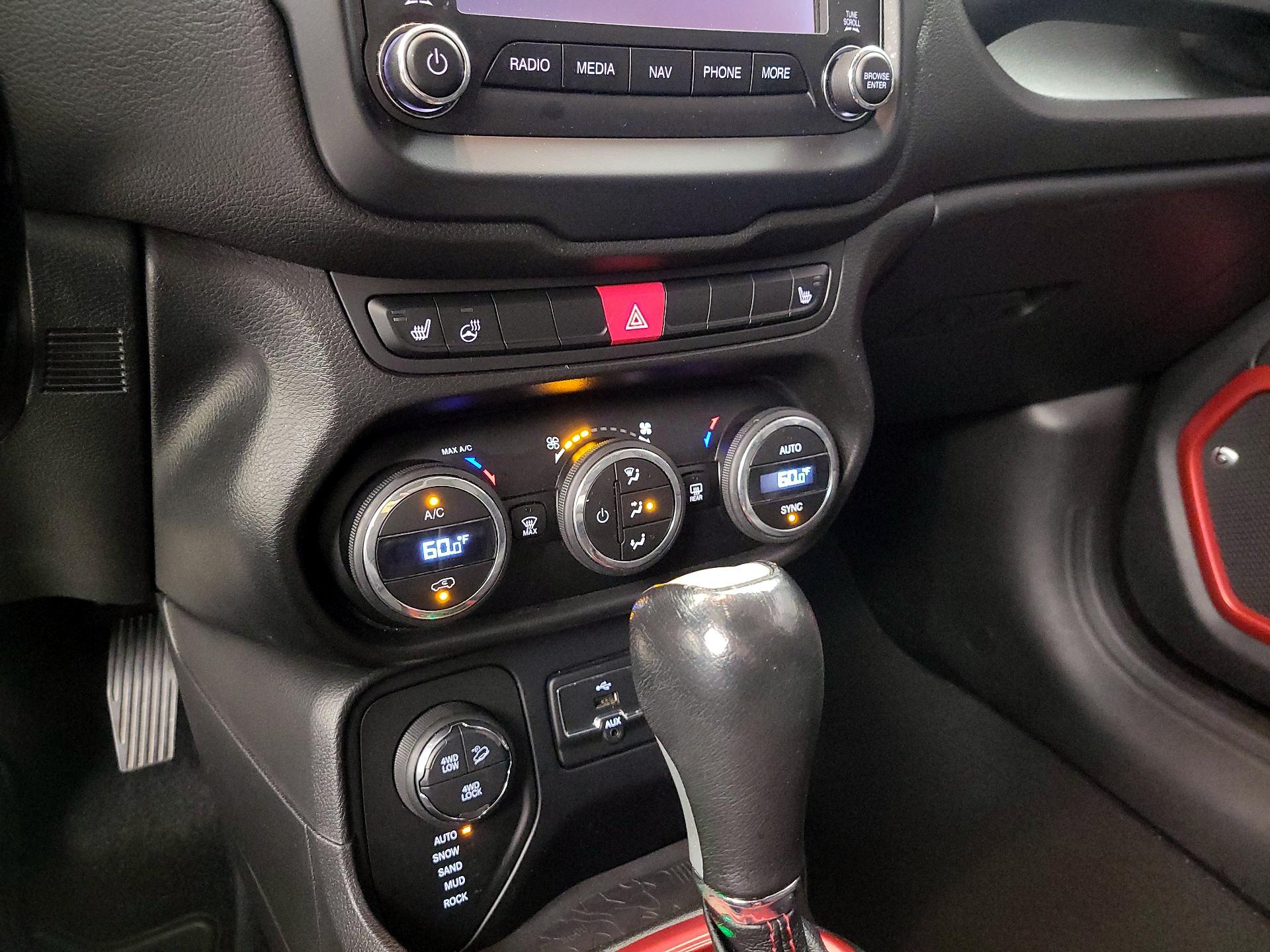 Thumbnail: 2016 Jeep Renegade - 16