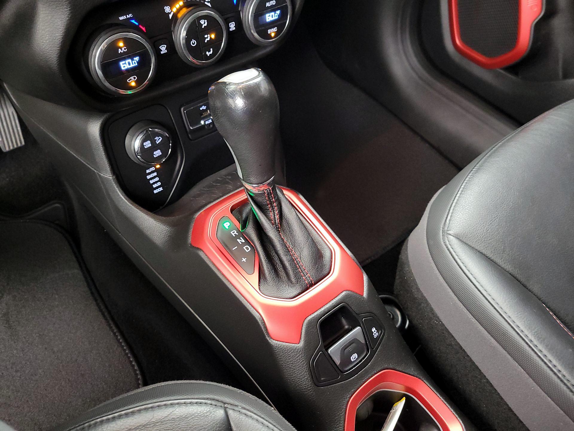 Thumbnail: 2016 Jeep Renegade - 17