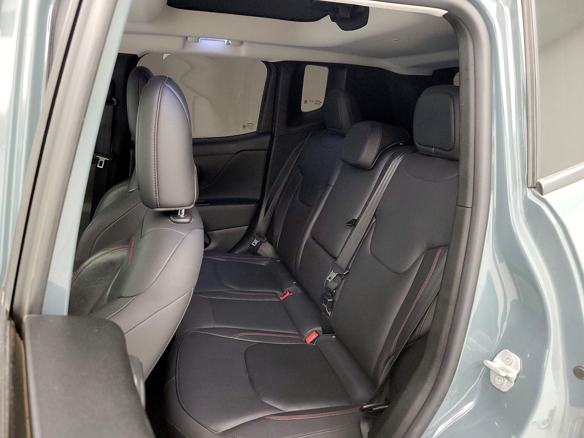 Thumbnail: 2016 Jeep Renegade - 19