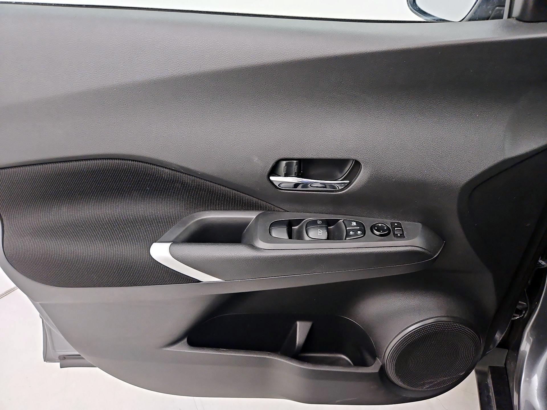 Thumbnail: 2023 Nissan Kicks - 12