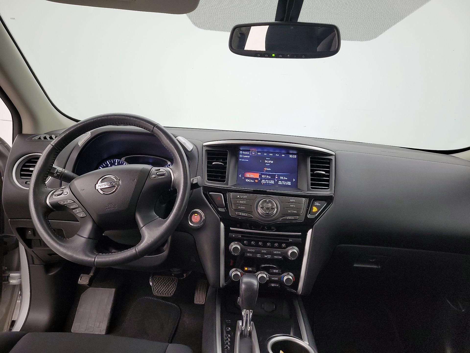 Thumbnail: 2017 Nissan Pathfinder - 9