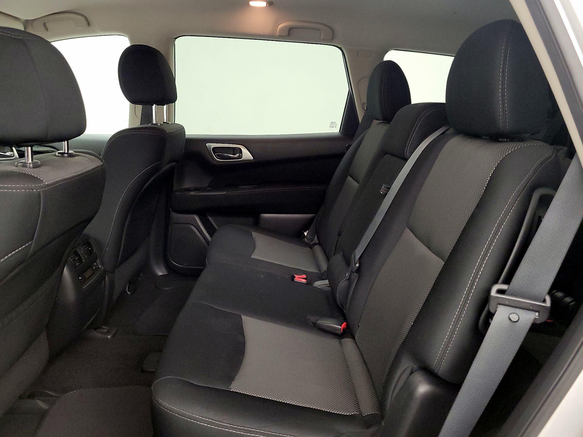 Thumbnail: 2017 Nissan Pathfinder - 19