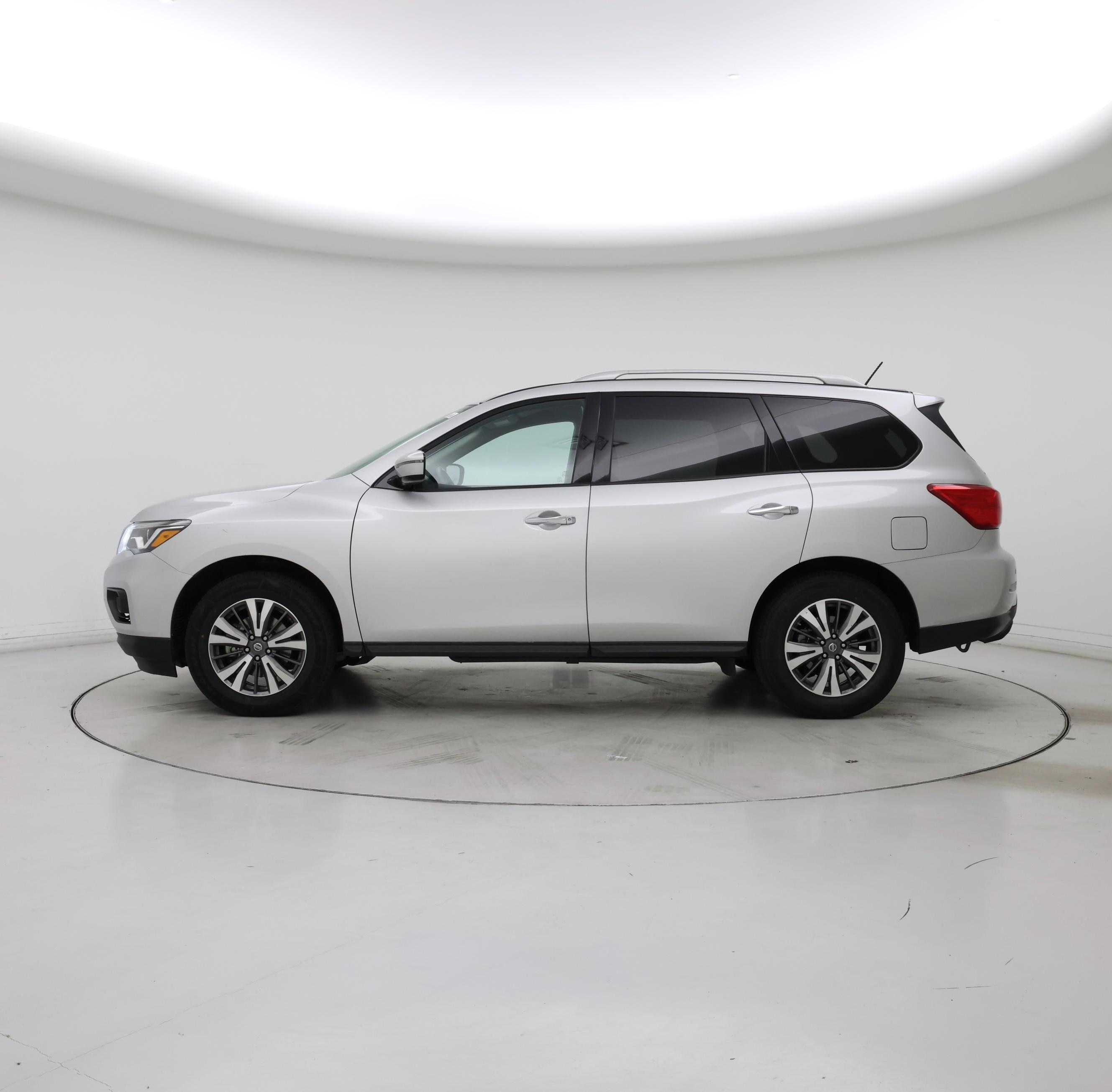 Thumbnail: 2017 Nissan Pathfinder - 3