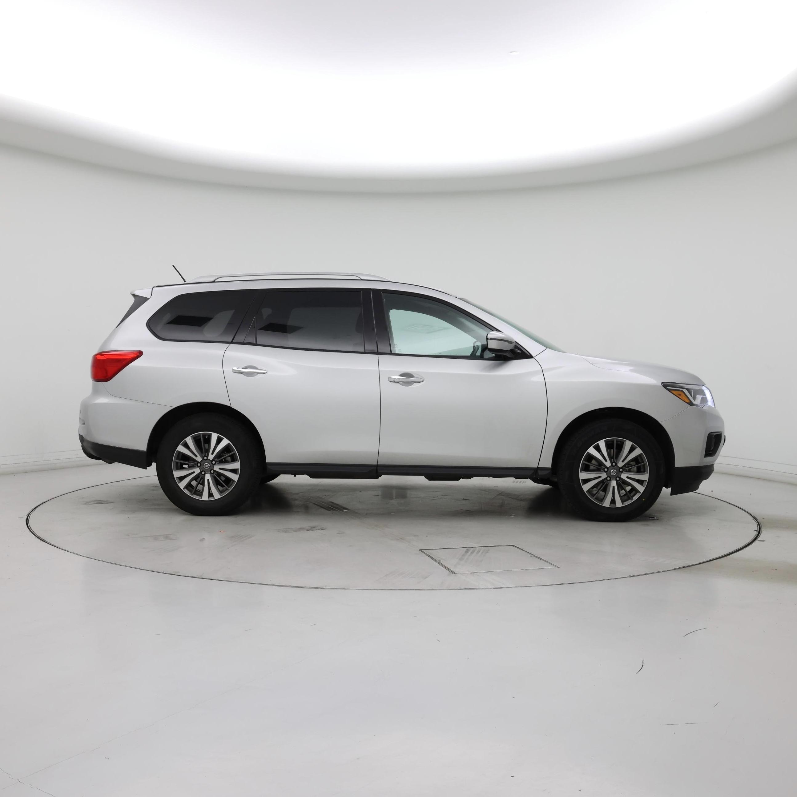 Thumbnail: 2017 Nissan Pathfinder - 7