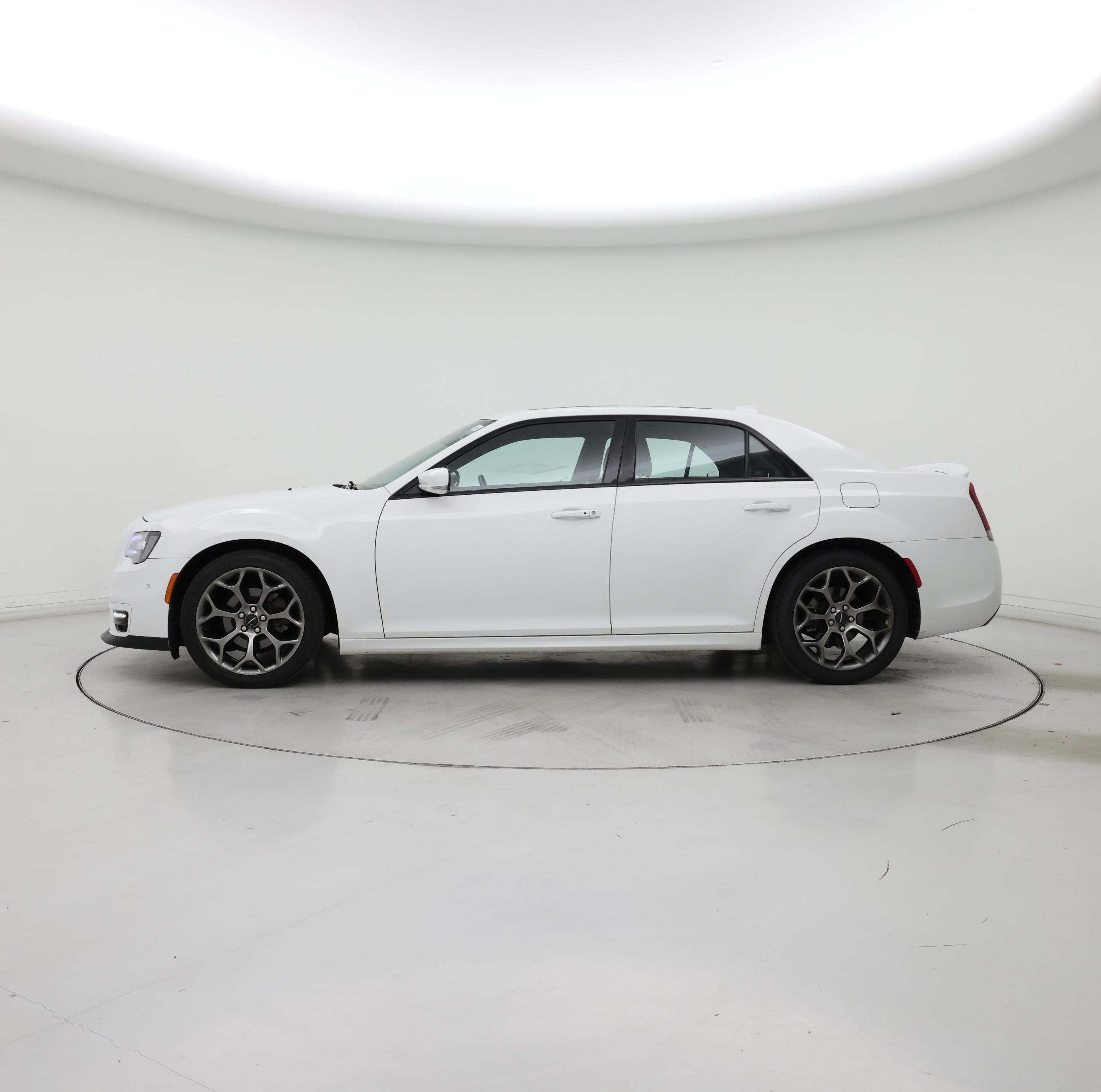 Thumbnail: 2018 Chrysler 300 - 3