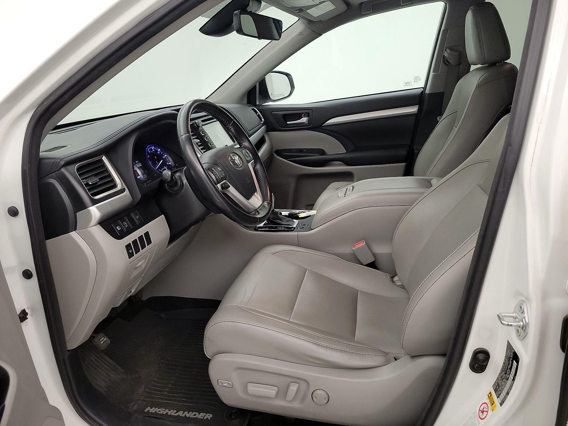 Thumbnail: 2017 Toyota Highlander - 11