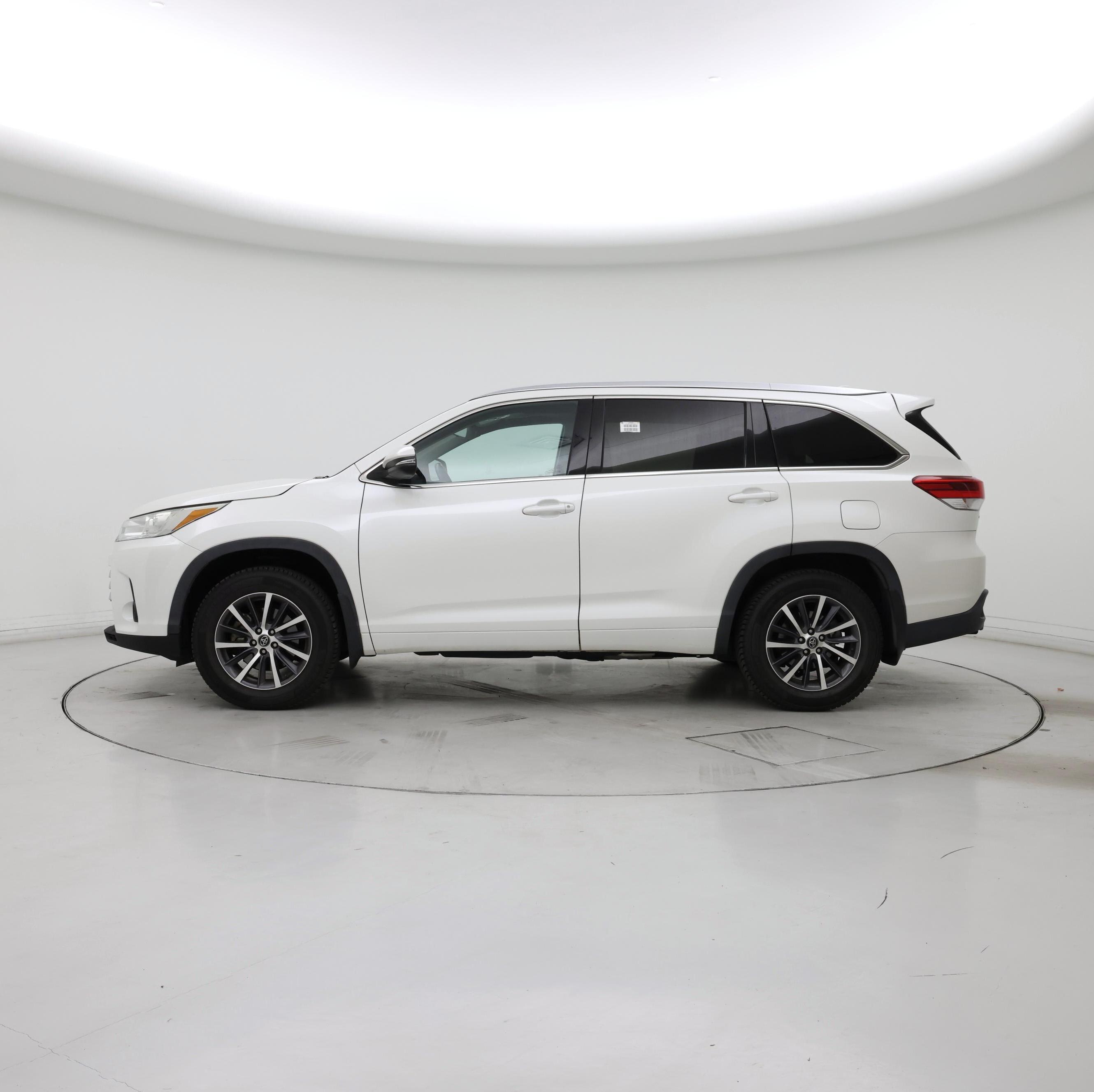 Thumbnail: 2017 Toyota Highlander - 3