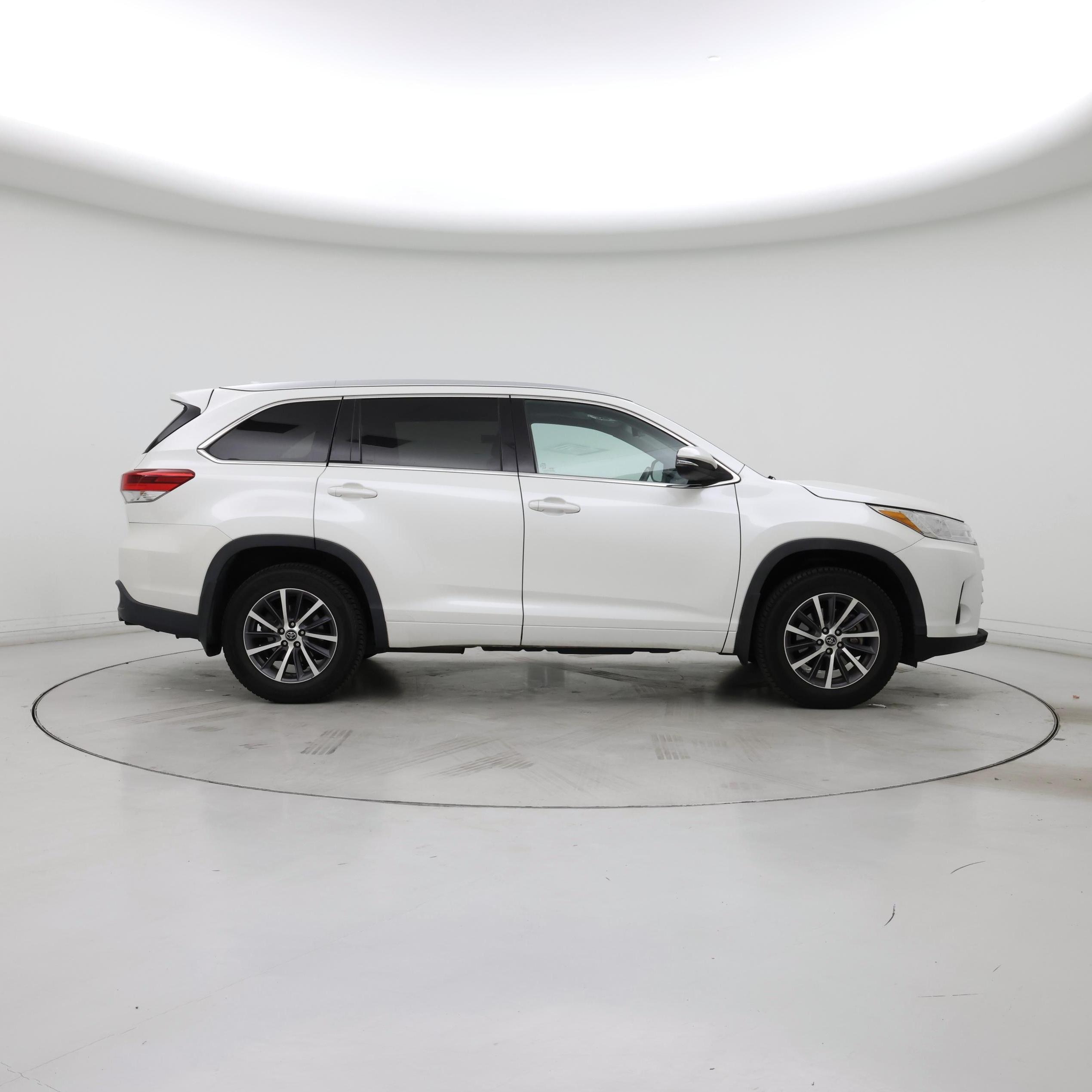 Thumbnail: 2017 Toyota Highlander - 7