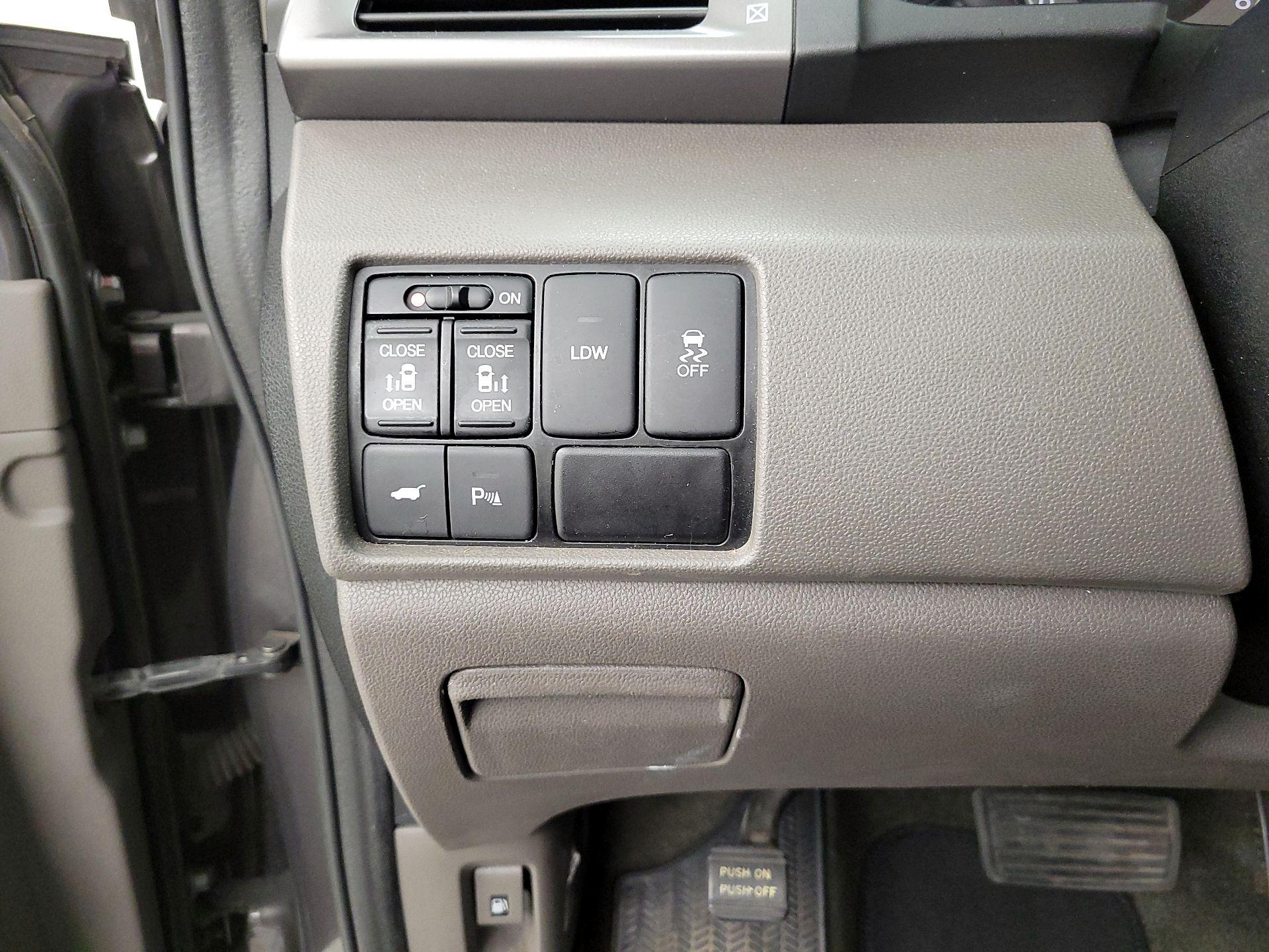 Thumbnail: 2015 Honda Odyssey - 13