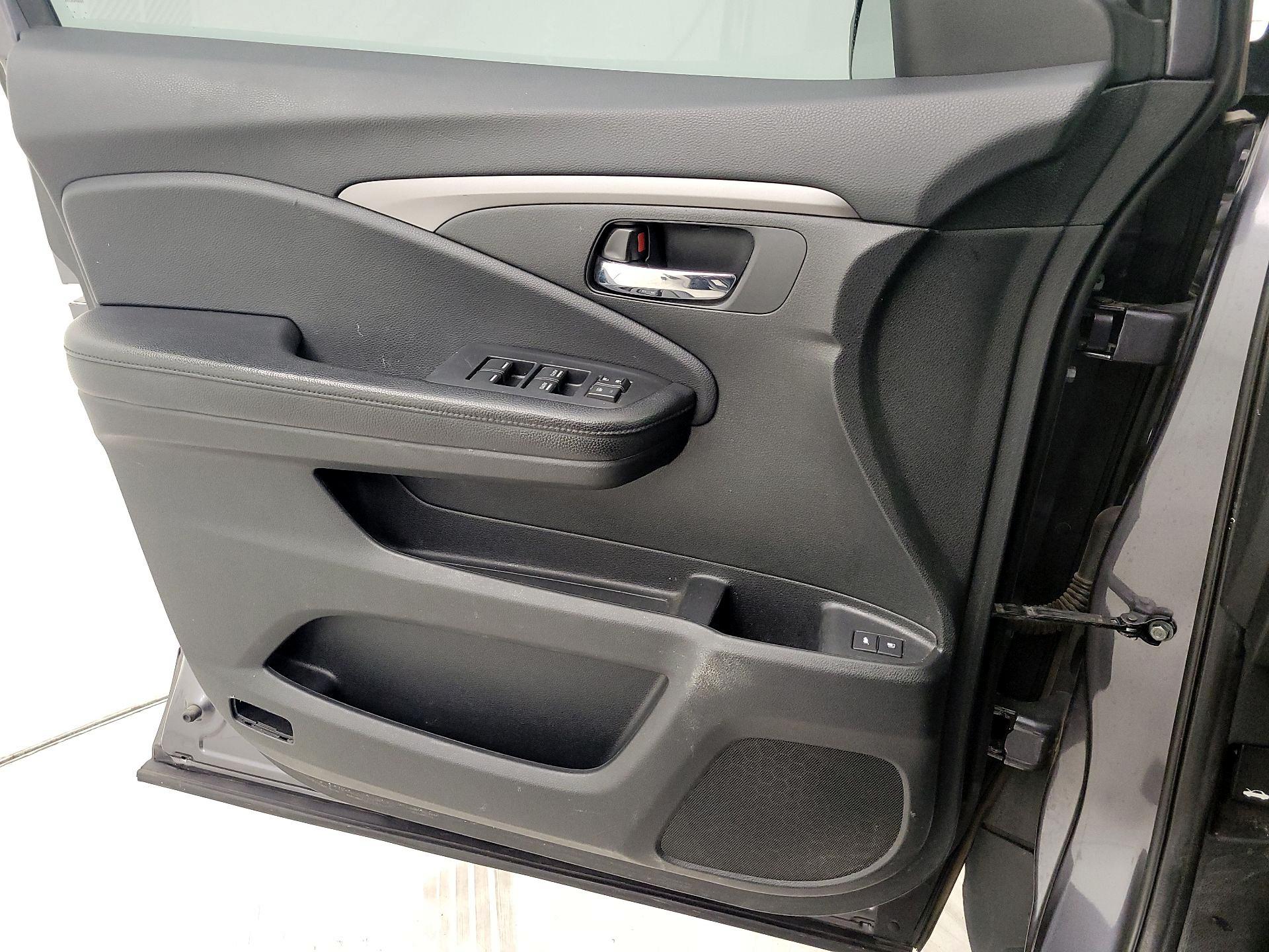 Thumbnail: 2018 Honda Pilot - 12