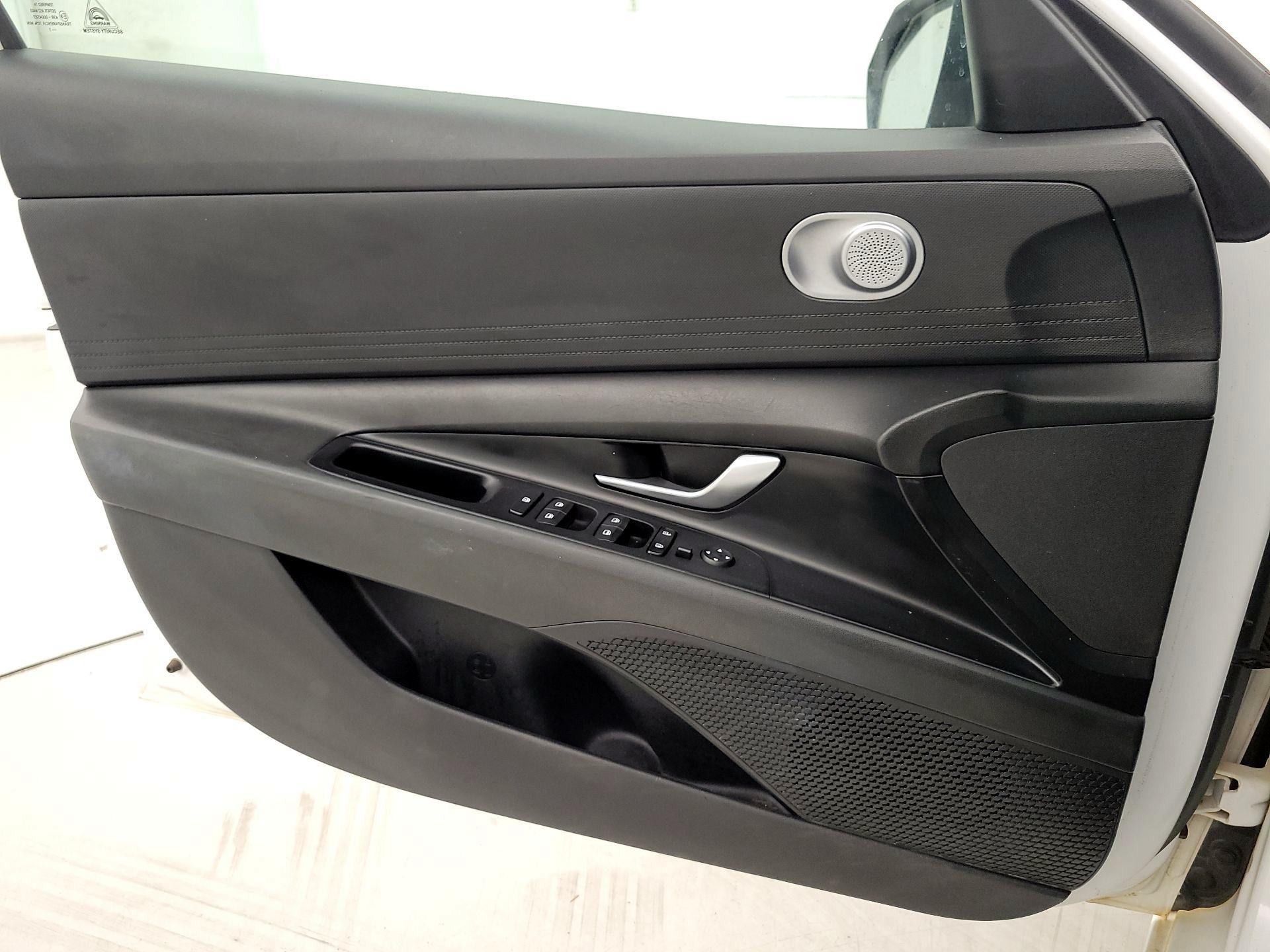 Thumbnail: 2021 Hyundai Elantra - 12