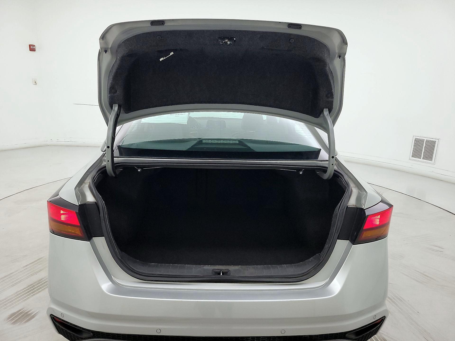 Thumbnail: 2021 Nissan Altima - 19