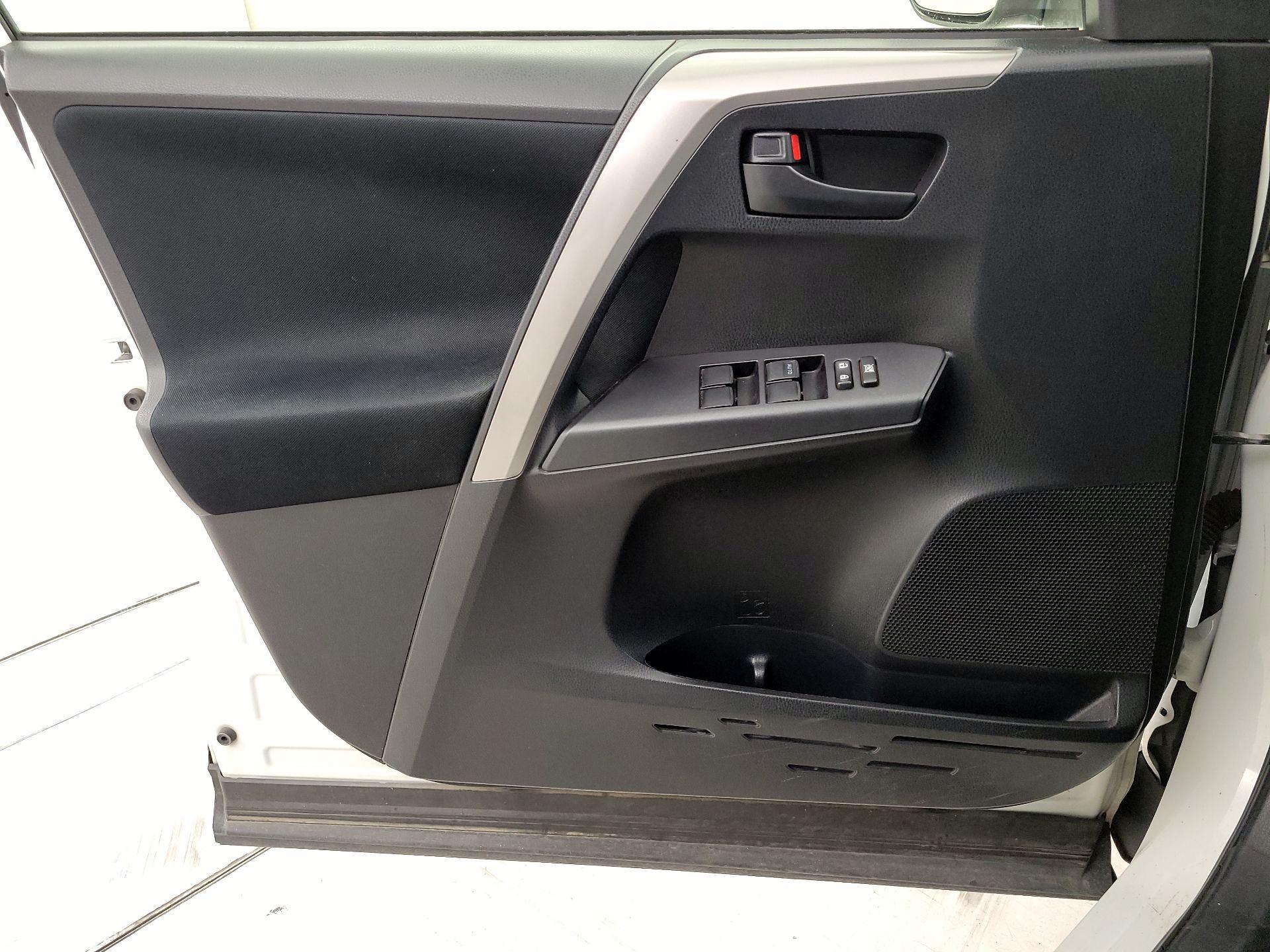 Thumbnail: 2017 Toyota RAV4 - 12