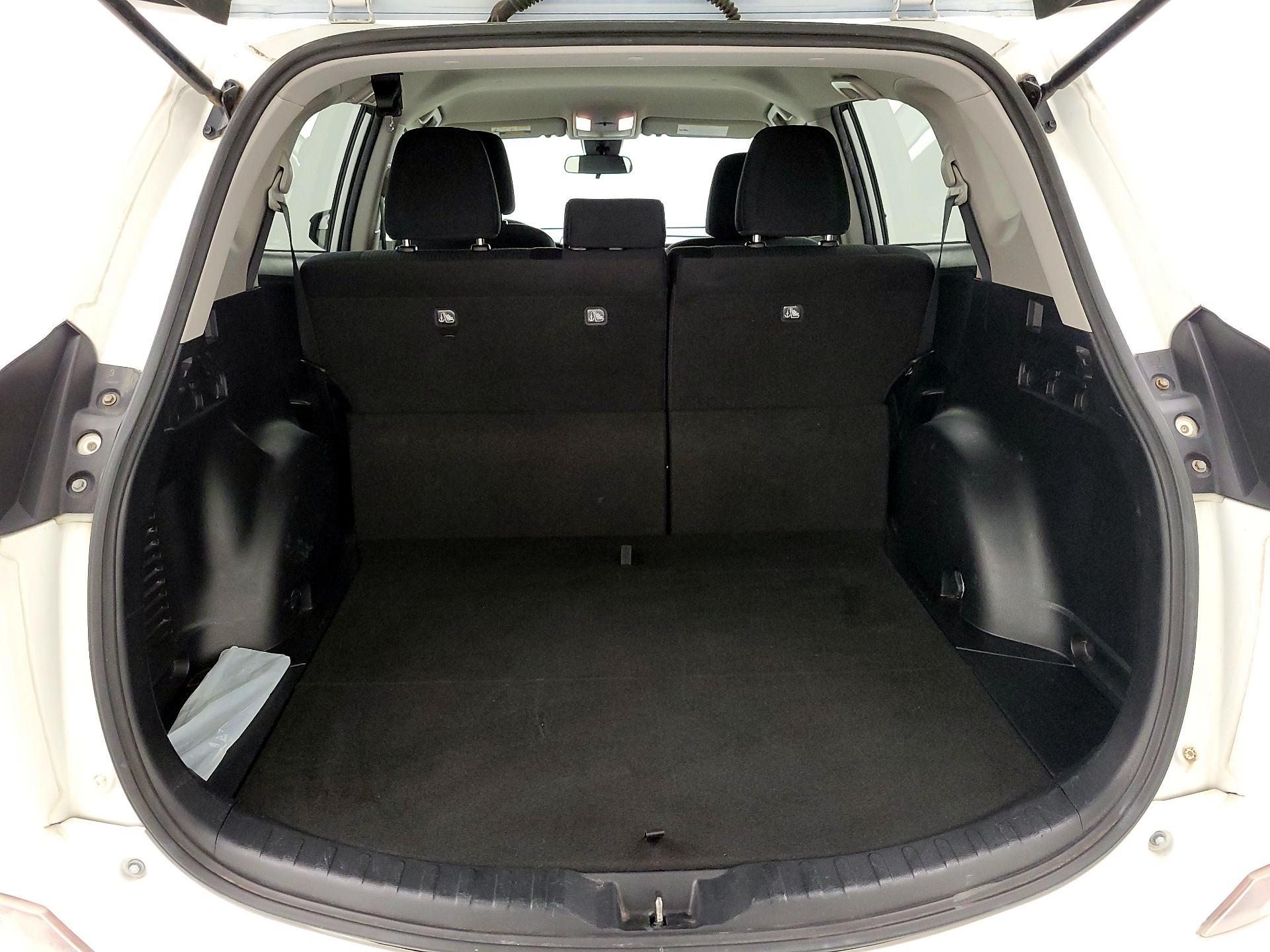 Thumbnail: 2017 Toyota RAV4 - 20