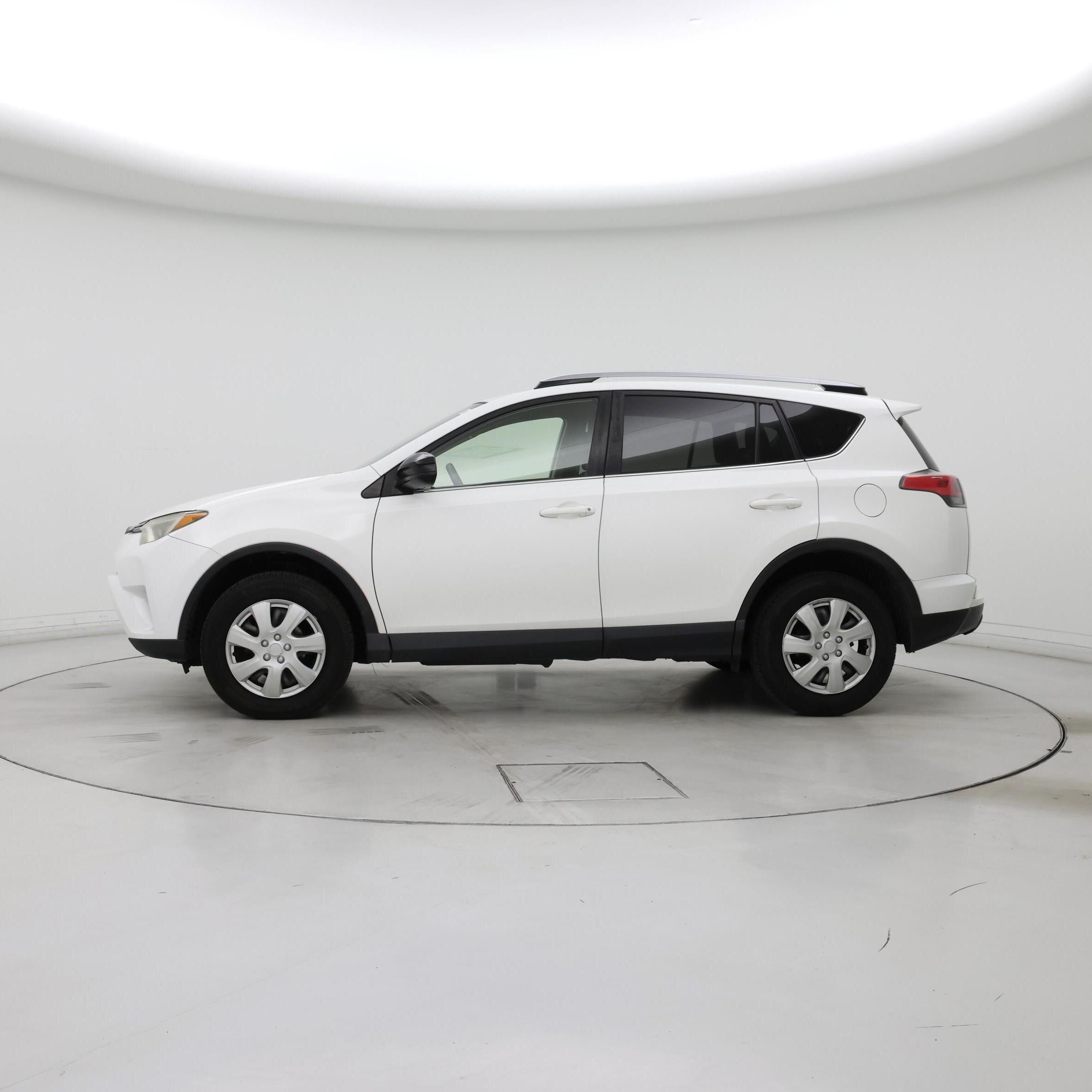 Thumbnail: 2017 Toyota RAV4 - 3