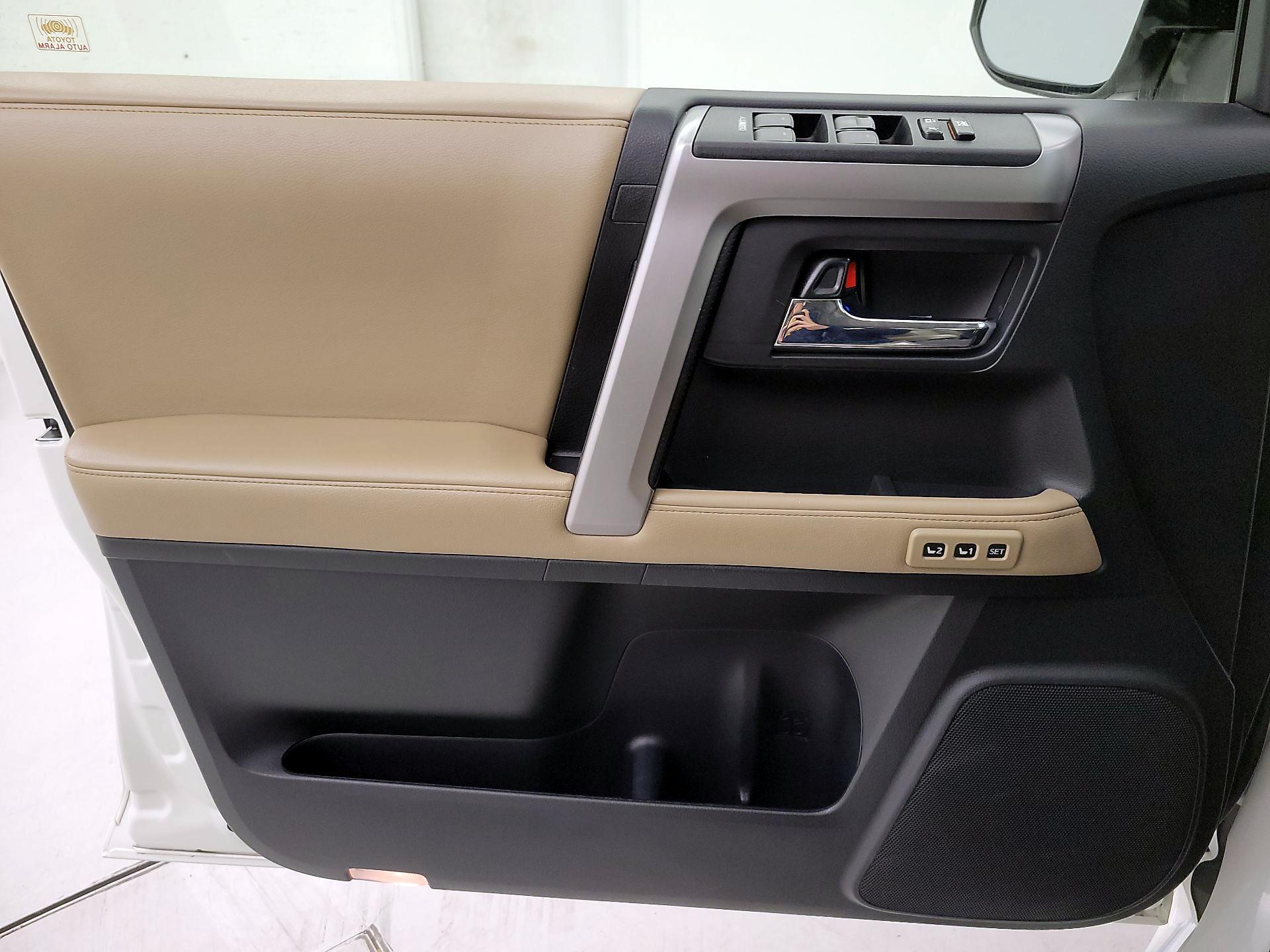 Thumbnail: 2015 Toyota 4Runner - 12