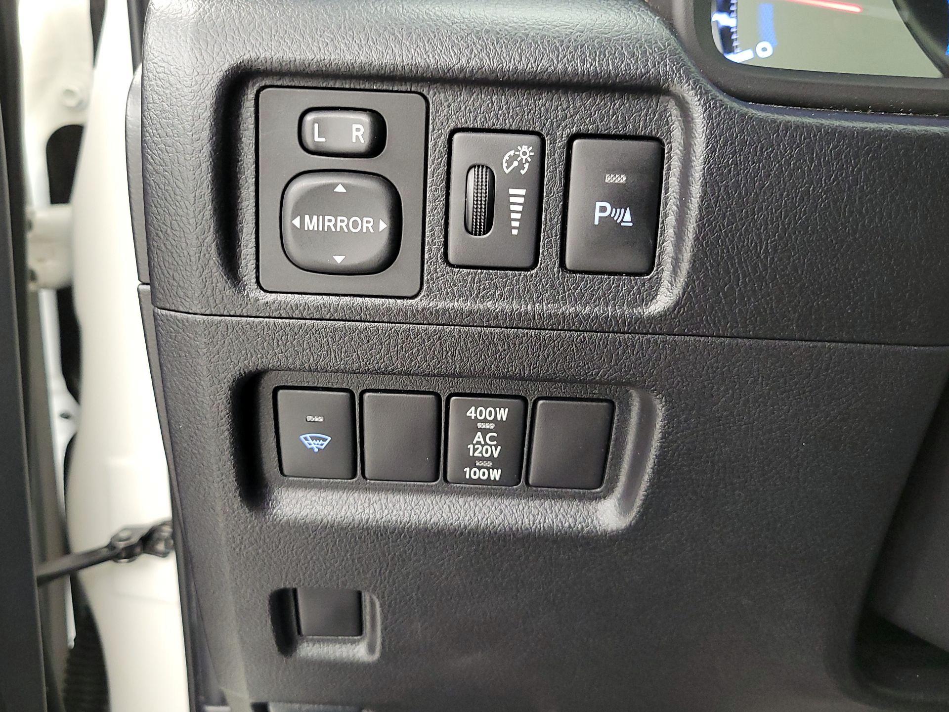 Thumbnail: 2015 Toyota 4Runner - 13