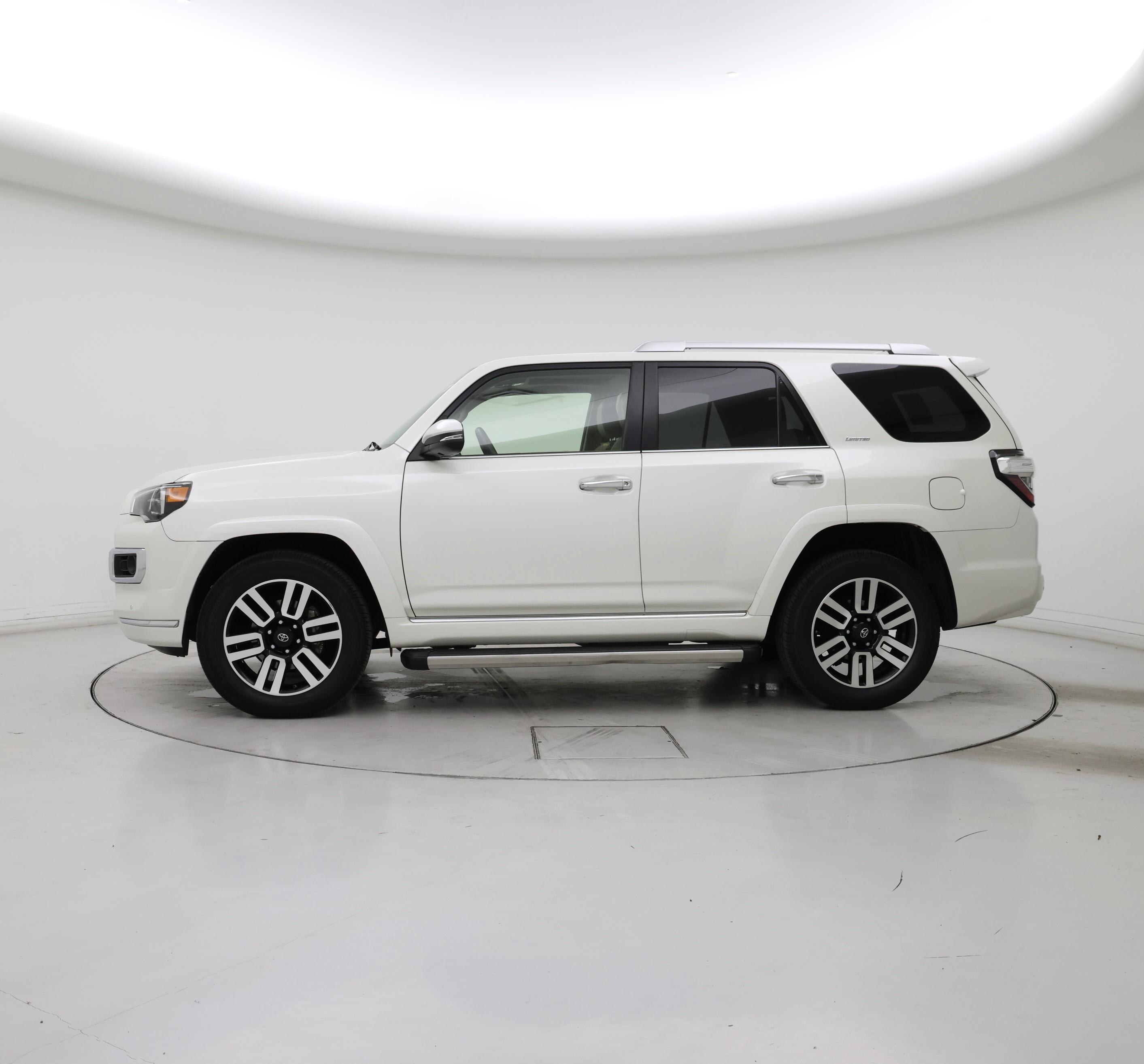 Thumbnail: 2015 Toyota 4Runner - 3