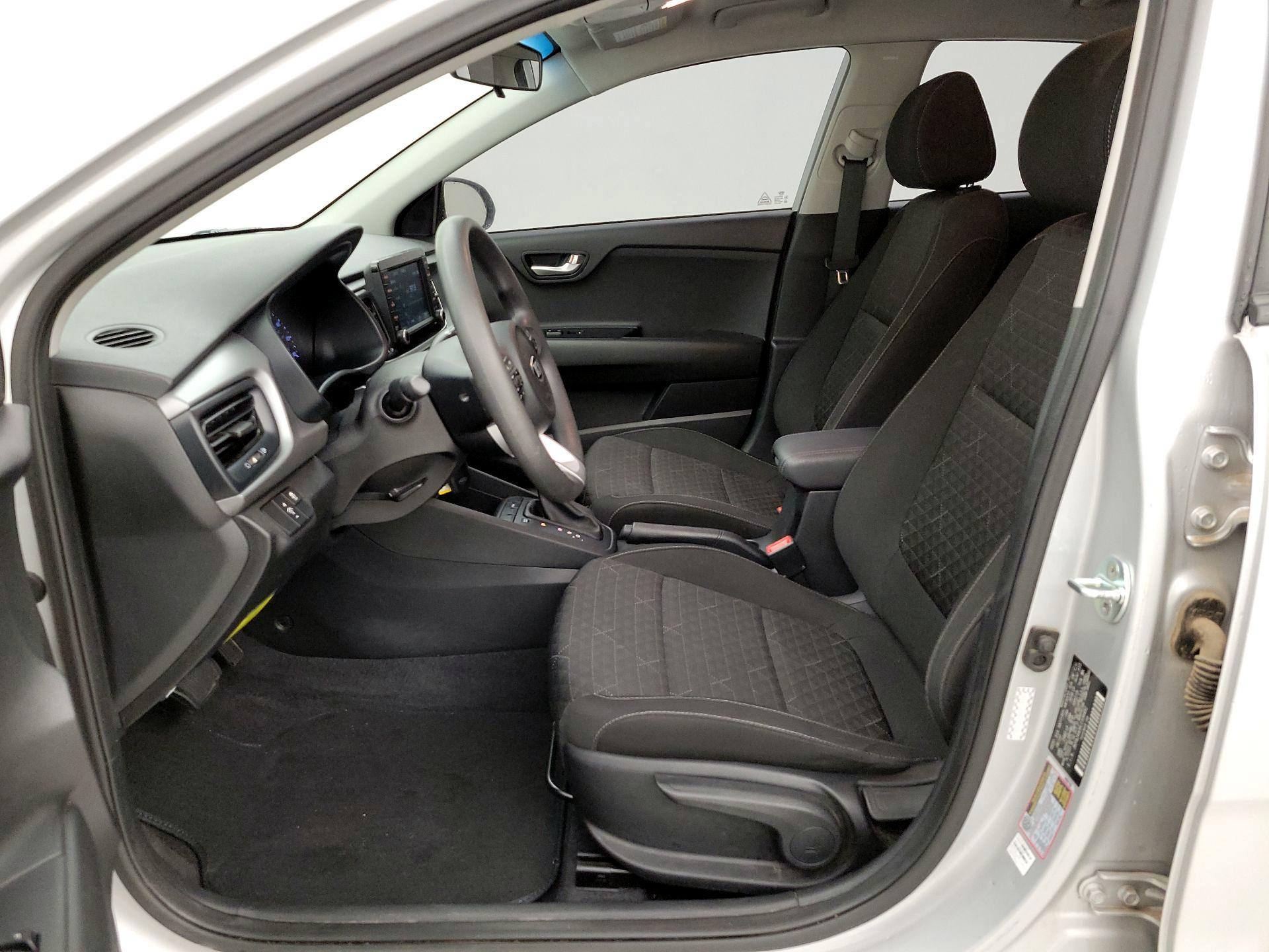 Thumbnail: 2020 Kia Rio - 11