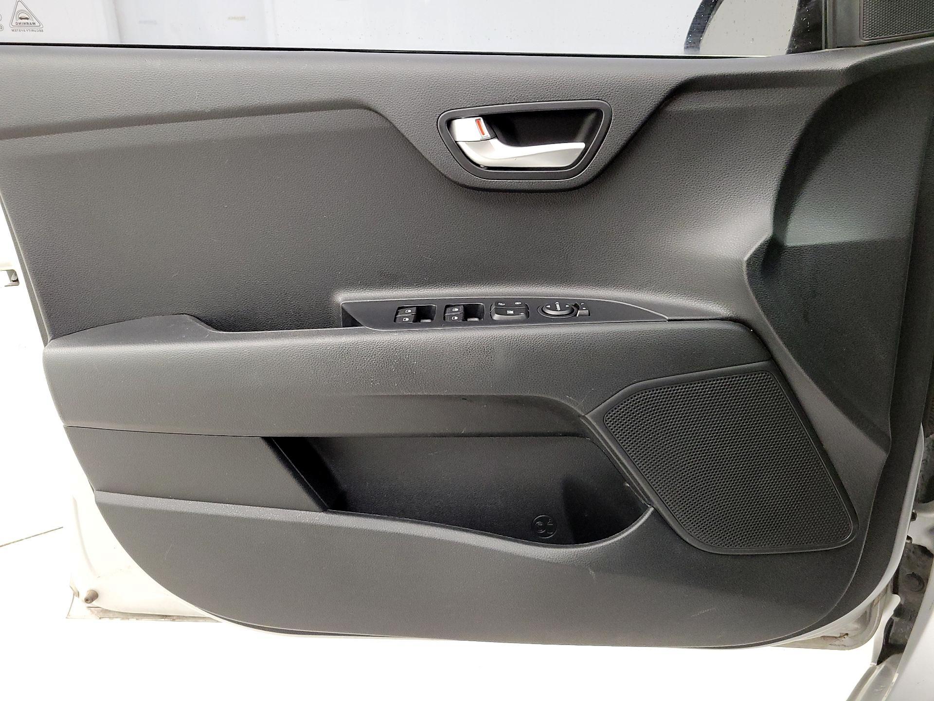 Thumbnail: 2020 Kia Rio - 12