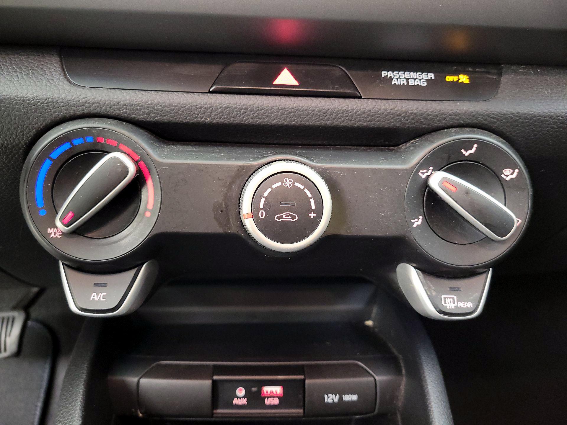 Thumbnail: 2020 Kia Rio - 16