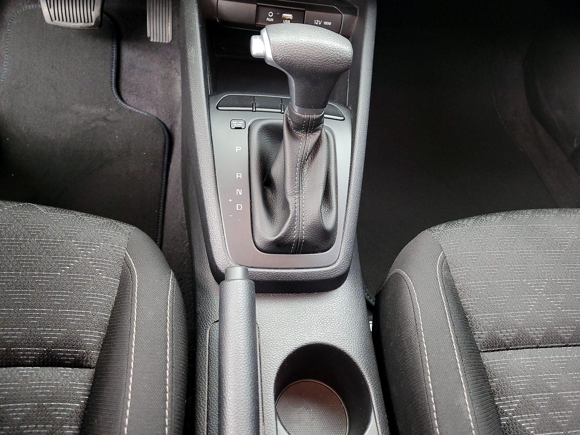 Thumbnail: 2020 Kia Rio - 17