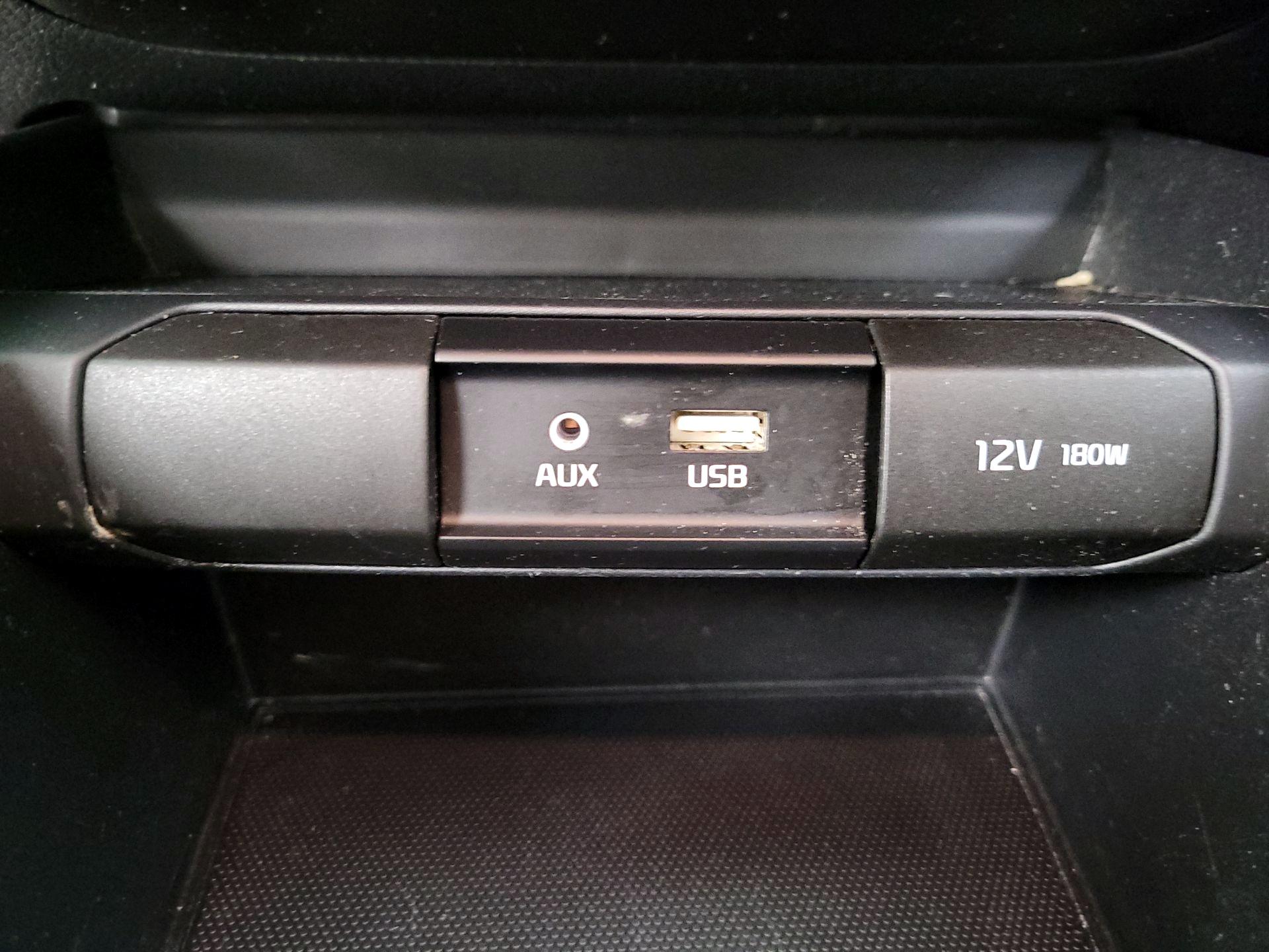 Thumbnail: 2020 Kia Rio - 18