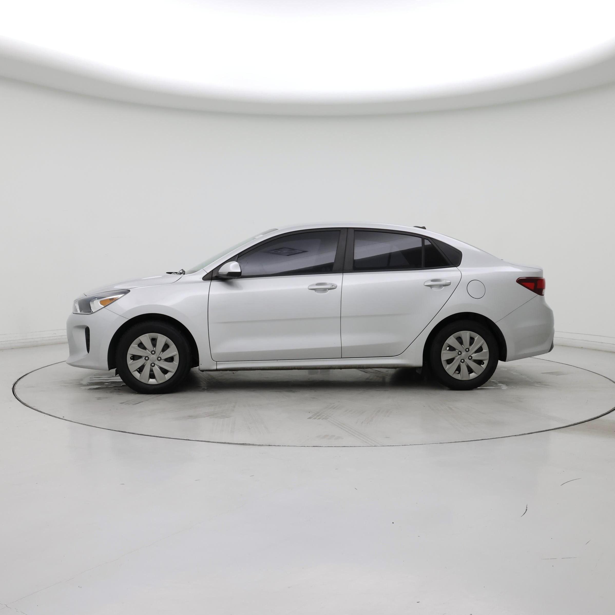 Thumbnail: 2020 Kia Rio - 3