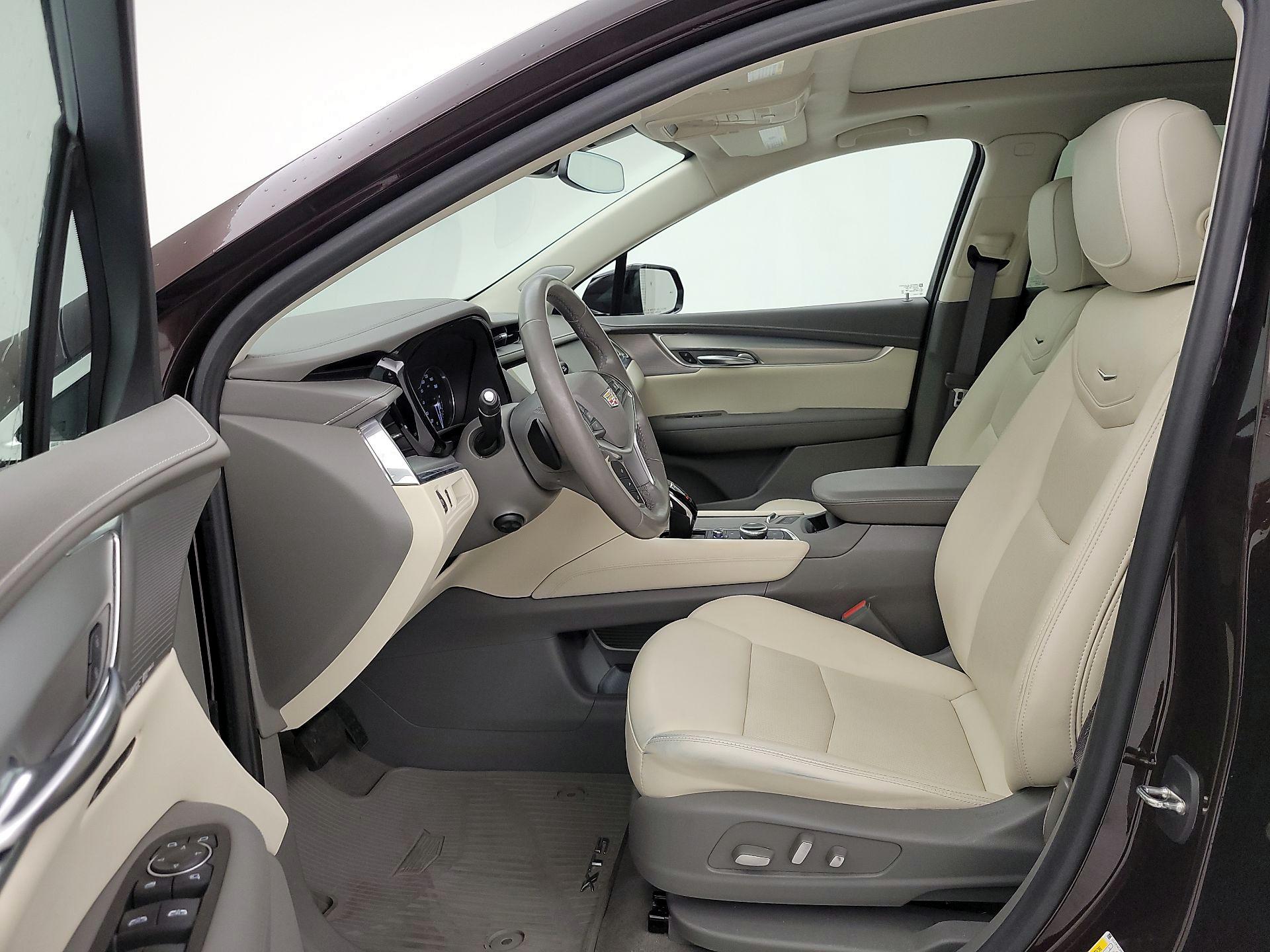 Thumbnail: 2021 Cadillac XT5 - 11