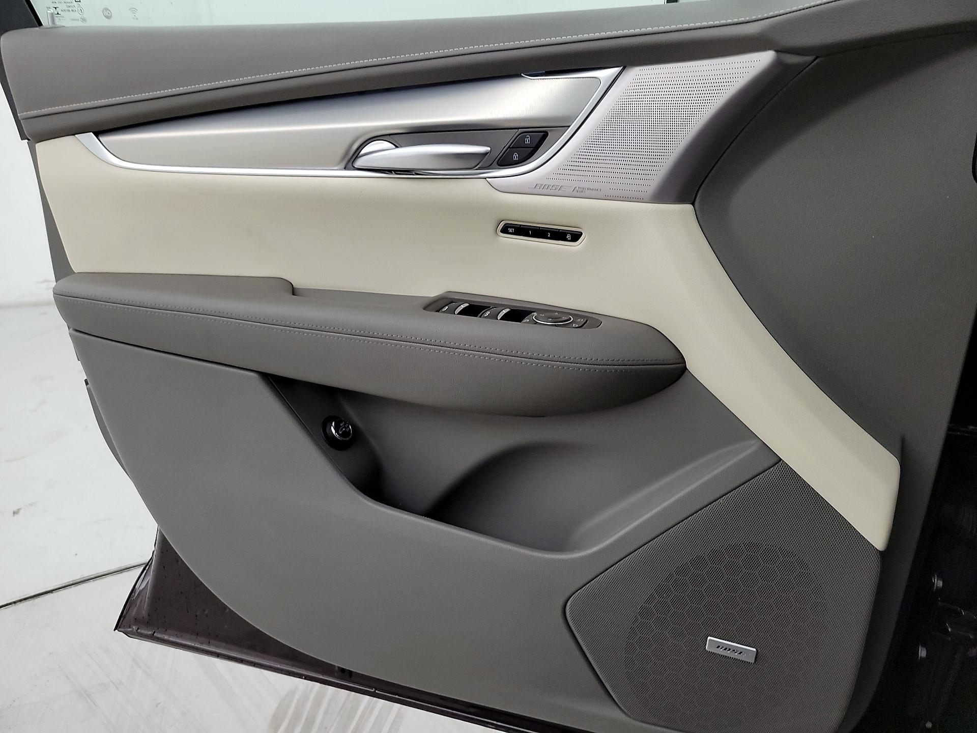 Thumbnail: 2021 Cadillac XT5 - 12