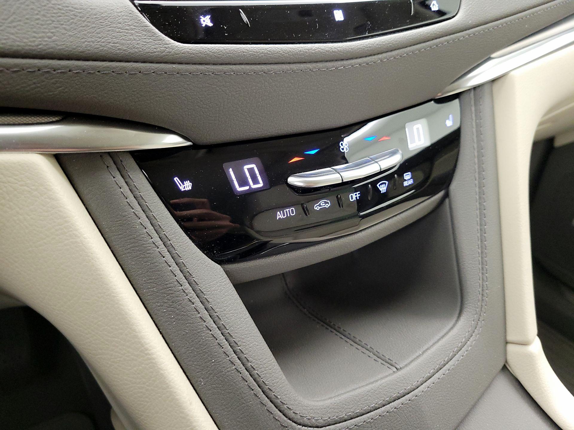 Thumbnail: 2021 Cadillac XT5 - 16