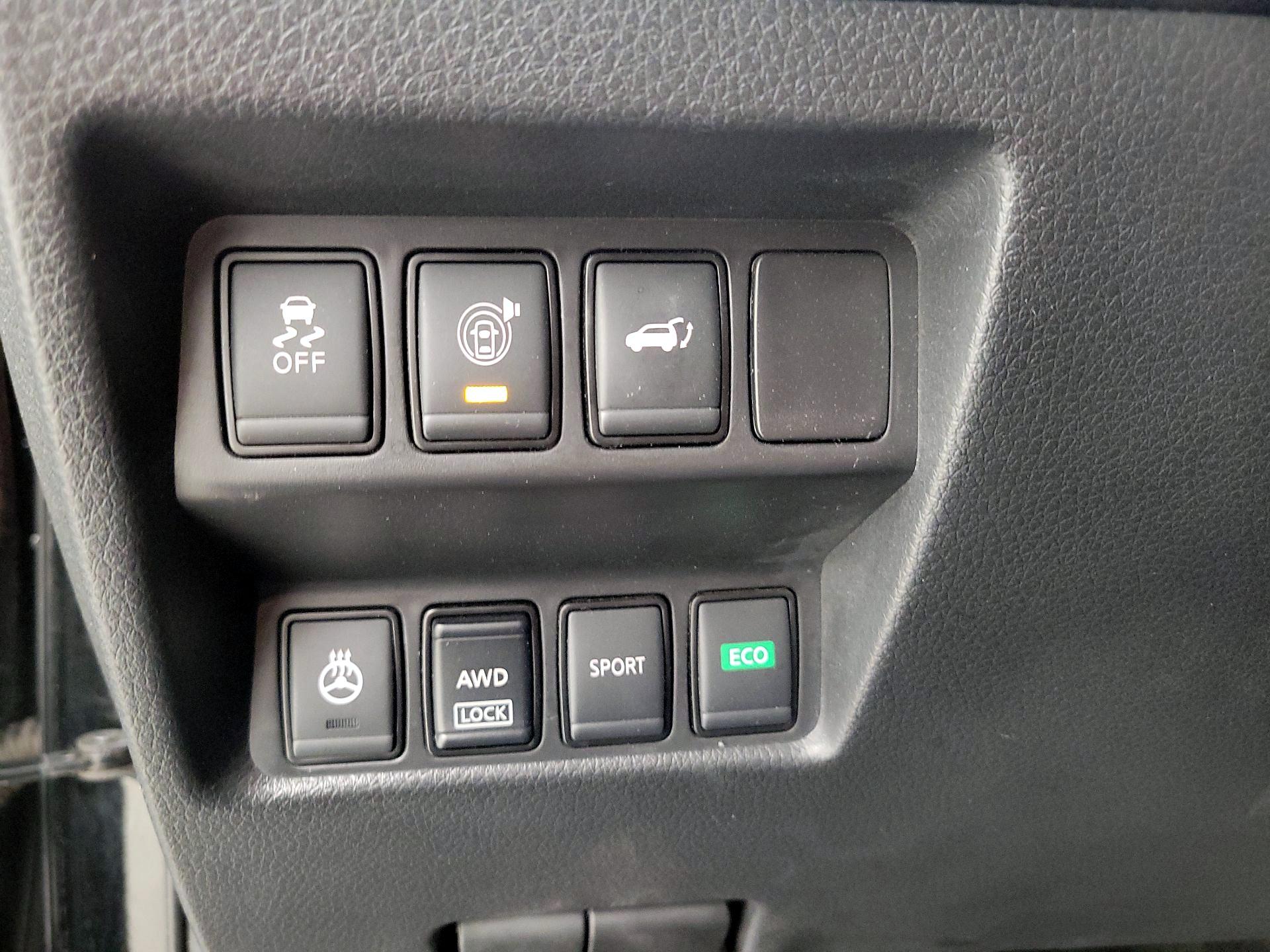 Thumbnail: 2017 Nissan Rogue - 13