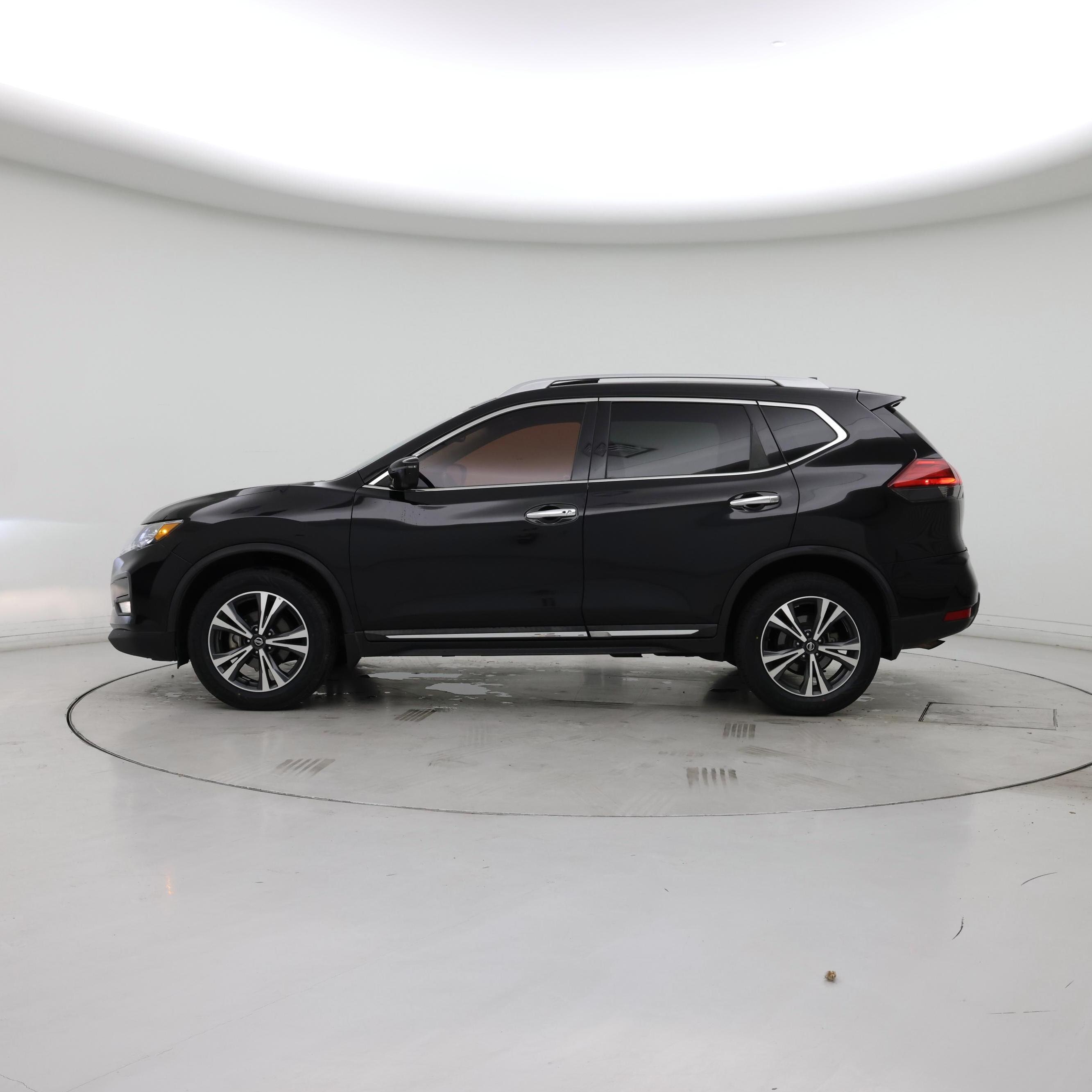 Thumbnail: 2017 Nissan Rogue - 3