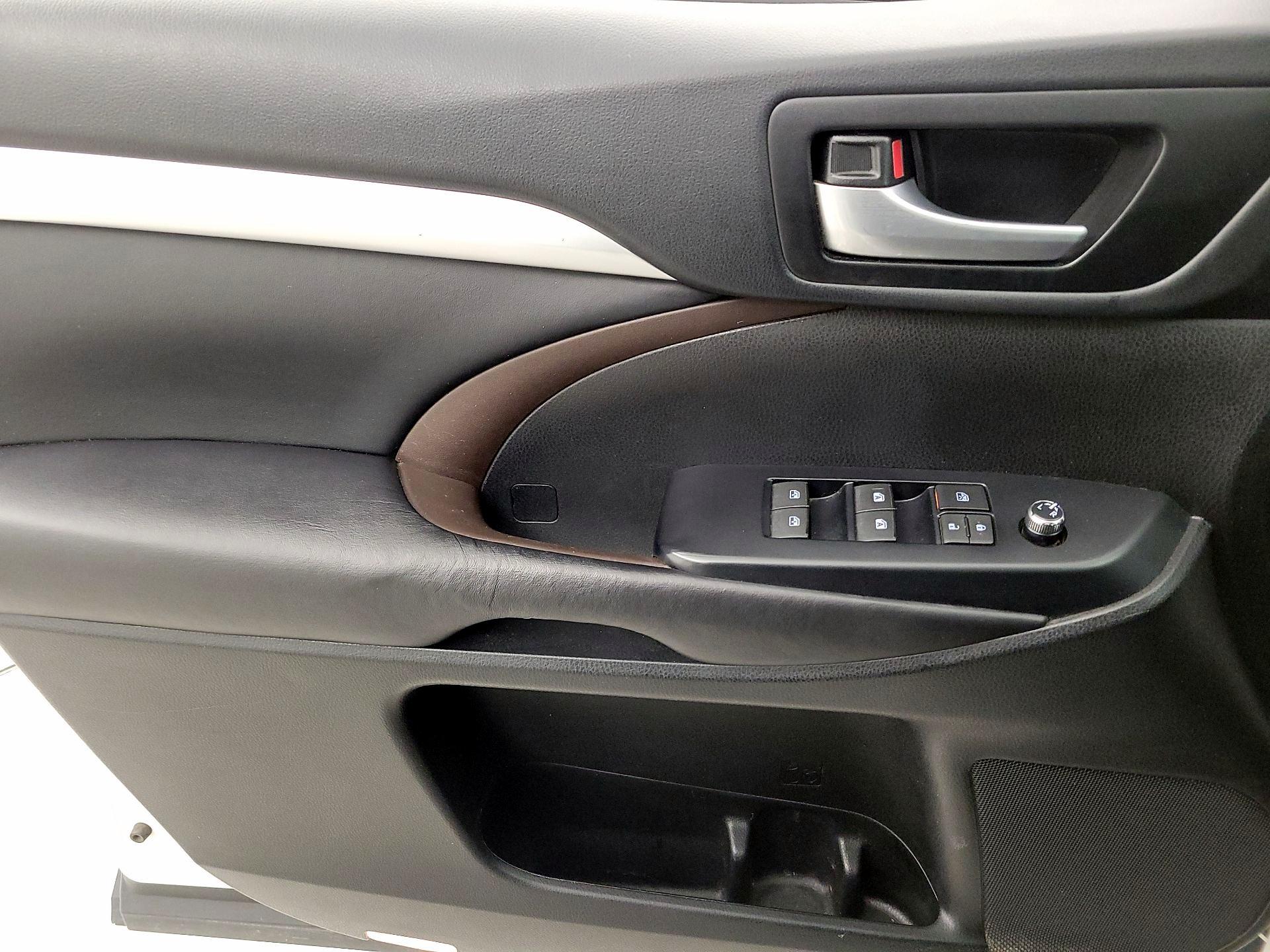 Thumbnail: 2019 Toyota Highlander - 12